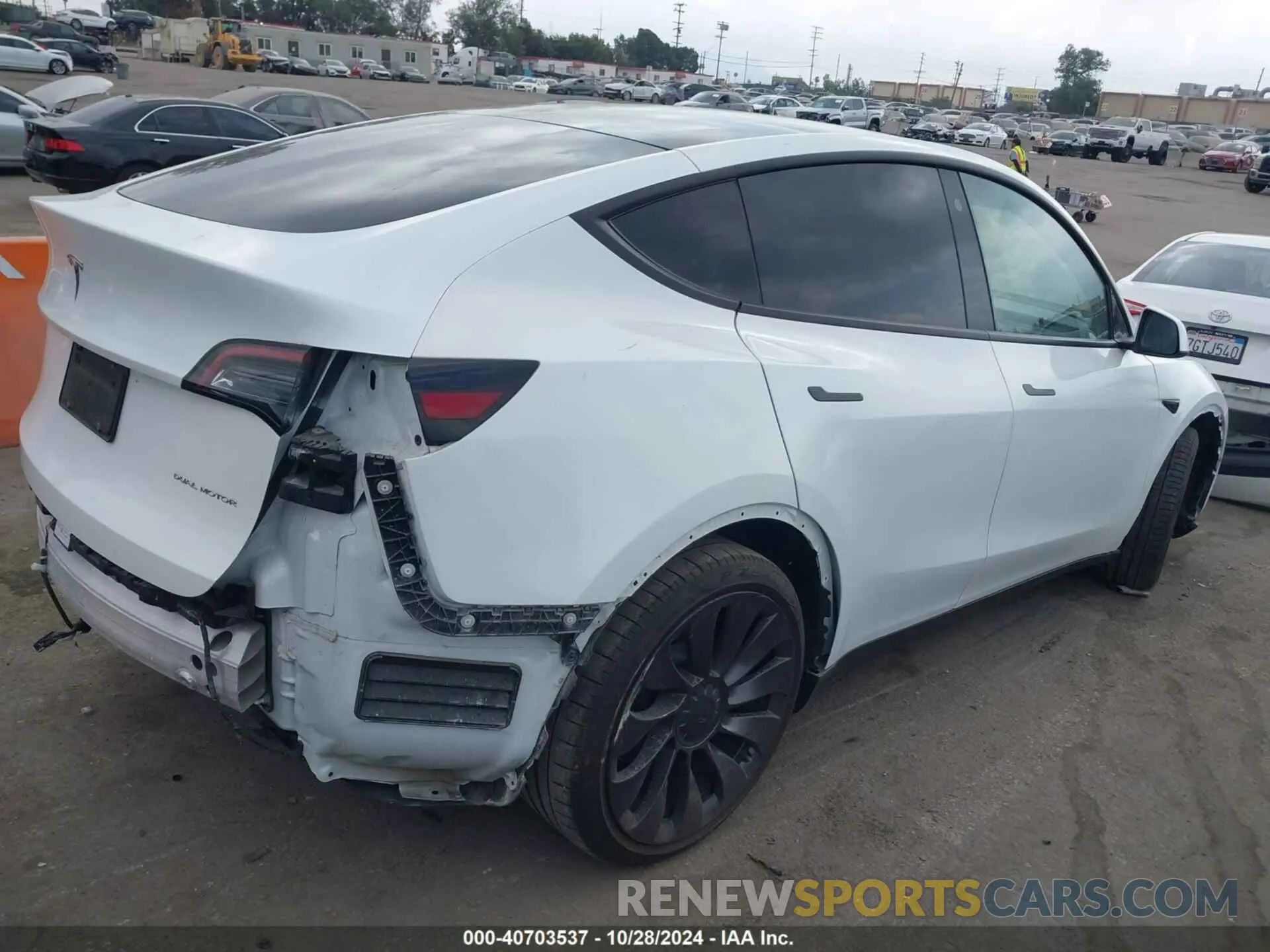 4 Photograph of a damaged car 7SAYGDEE5NF356983 TESLA MODEL Y 2022