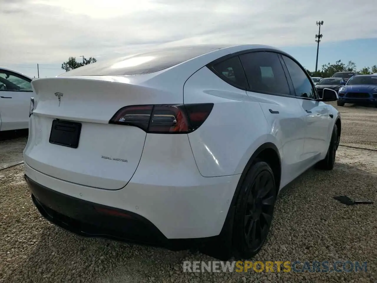 4 Photograph of a damaged car 7SAYGDEE5NF418592 TESLA MODEL Y 2022