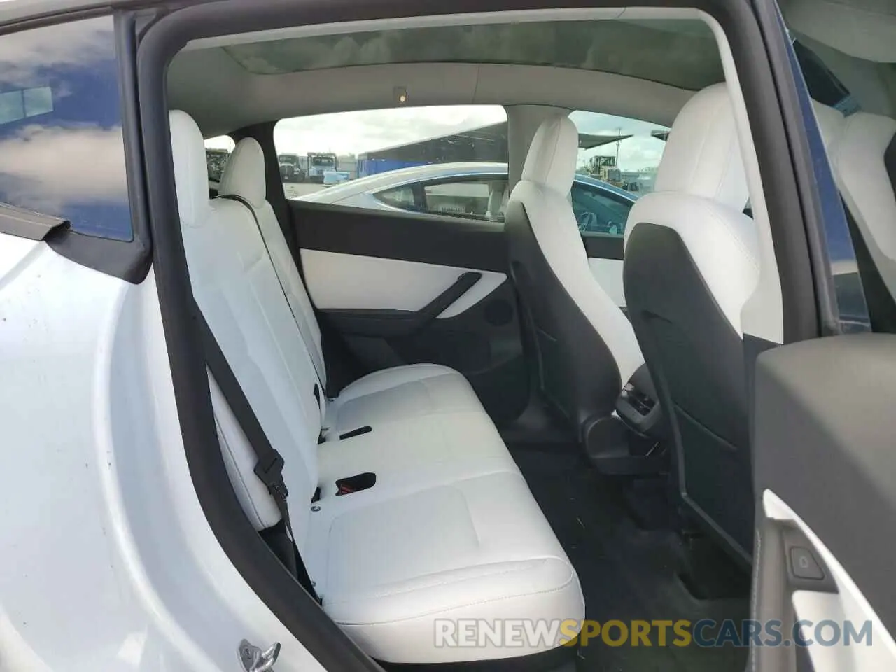 6 Photograph of a damaged car 7SAYGDEE5NF418592 TESLA MODEL Y 2022