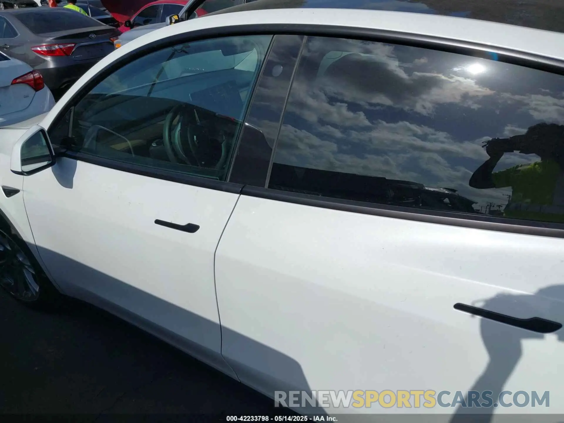 15 Photograph of a damaged car 7SAYGDEE5NF504369 TESLA MODEL Y 2022