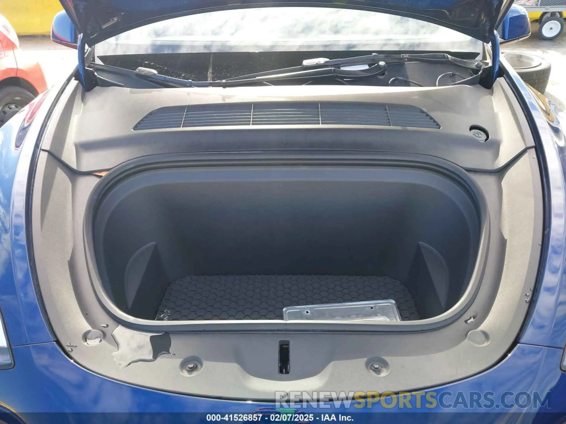 10 Photograph of a damaged car 7SAYGDEE6NF318372 TESLA MODEL Y 2022
