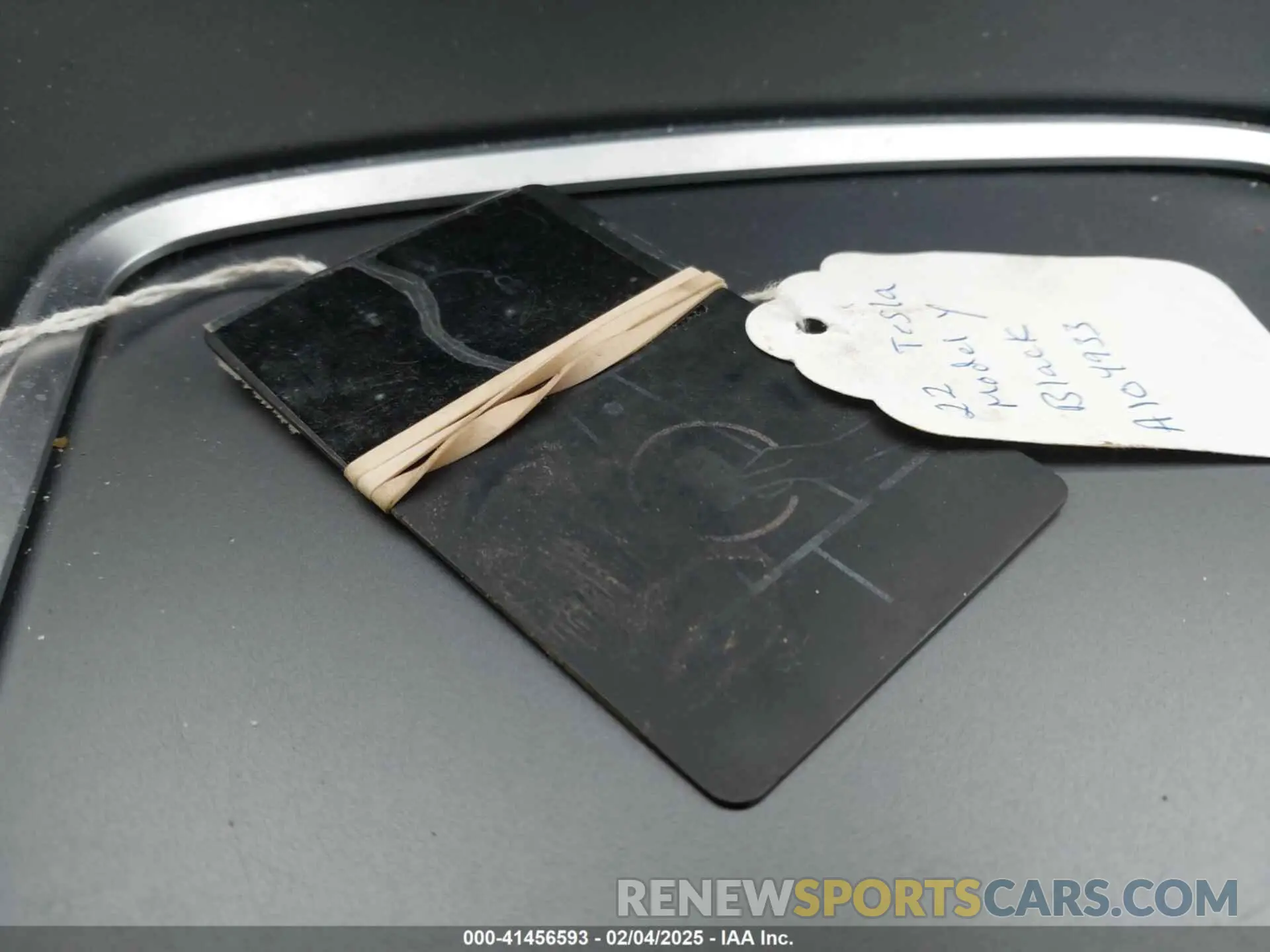 9 Photograph of a damaged car 7SAYGDEE6NF322308 TESLA MODEL Y 2022
