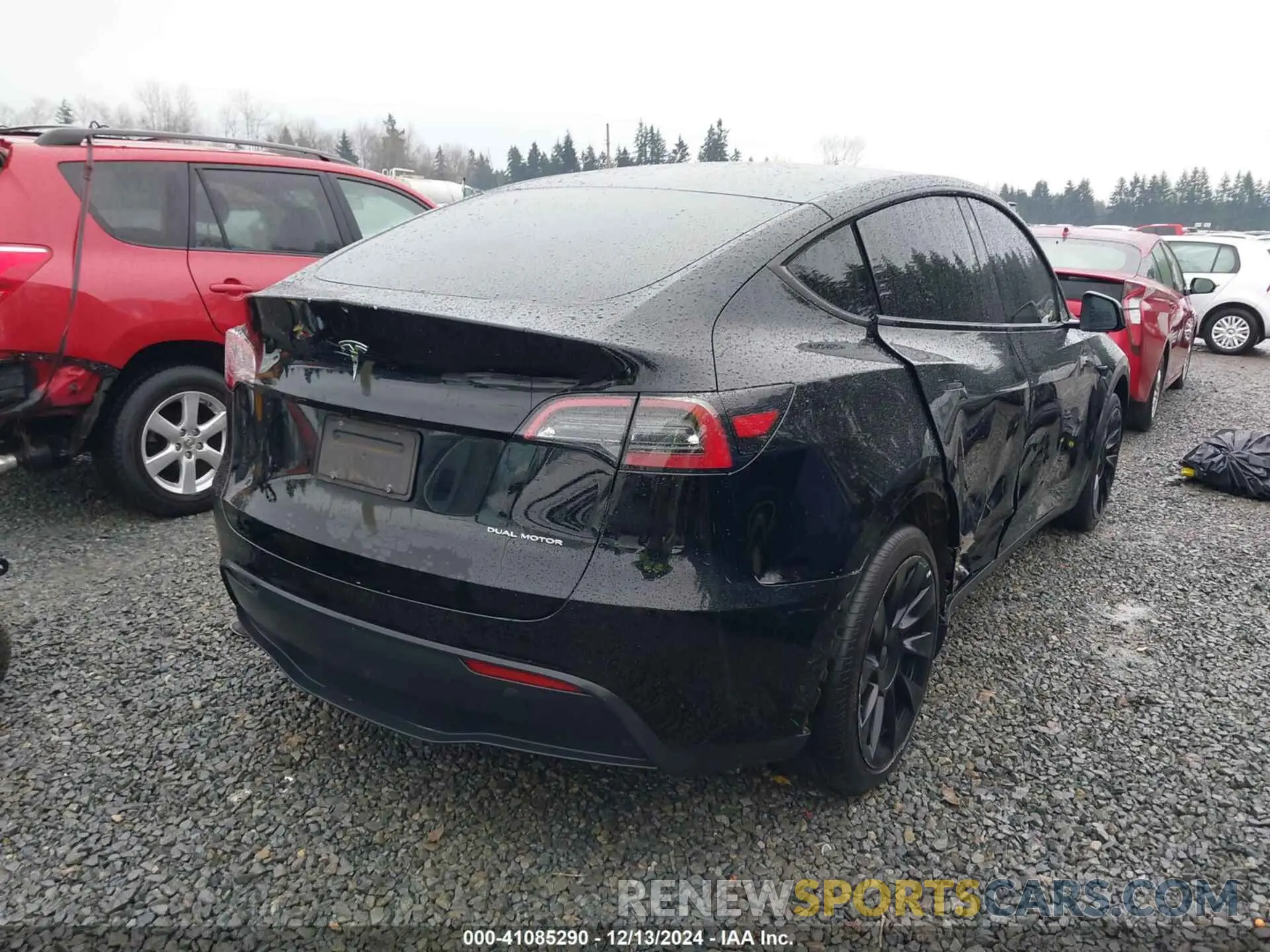4 Photograph of a damaged car 7SAYGDEE6NF340050 TESLA MODEL Y 2022