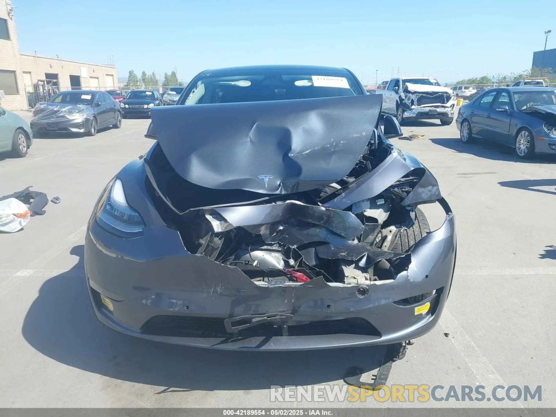 12 Photograph of a damaged car 7SAYGDEE6NF344583 TESLA MODEL Y 2022