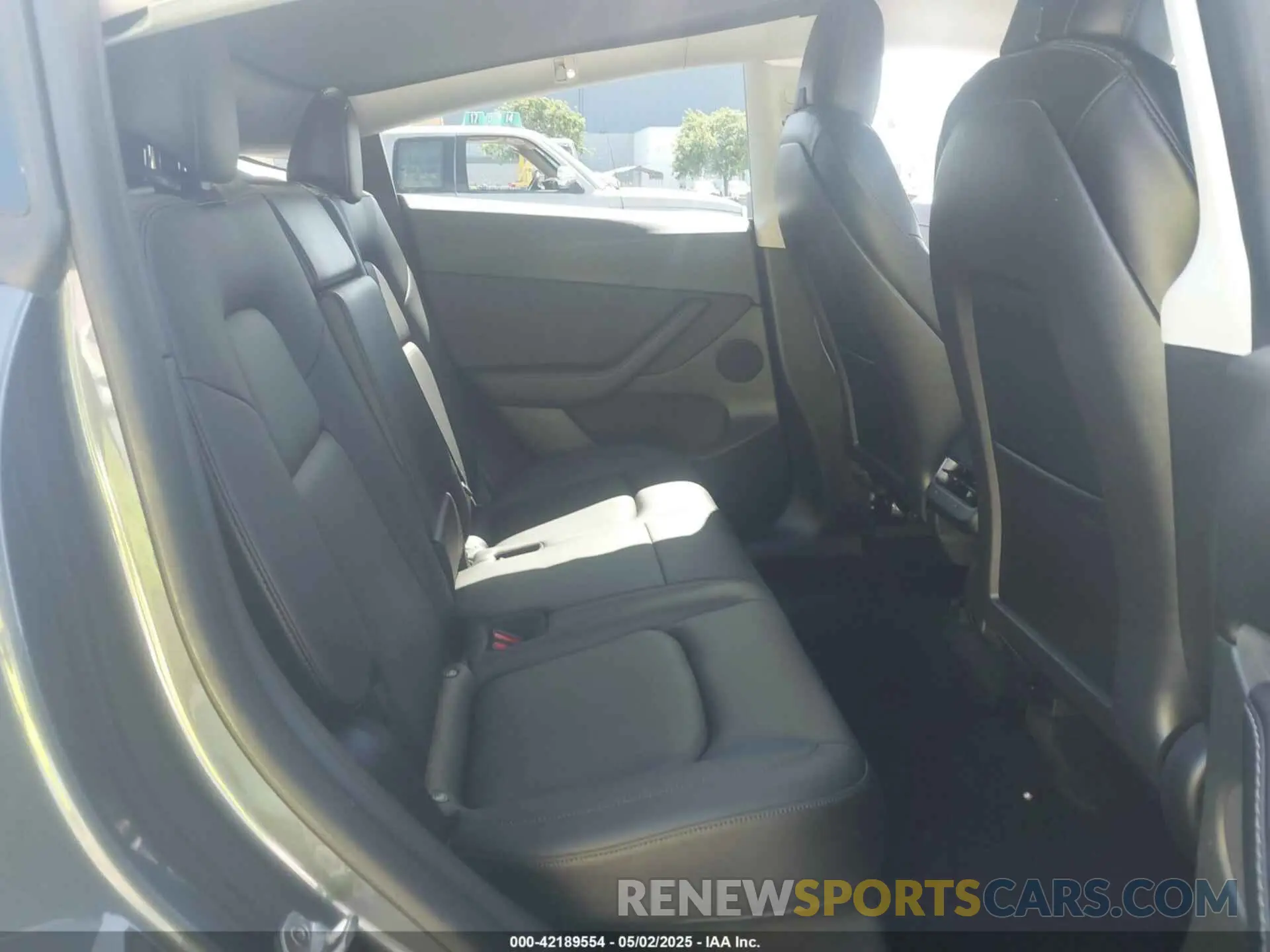 8 Photograph of a damaged car 7SAYGDEE6NF344583 TESLA MODEL Y 2022