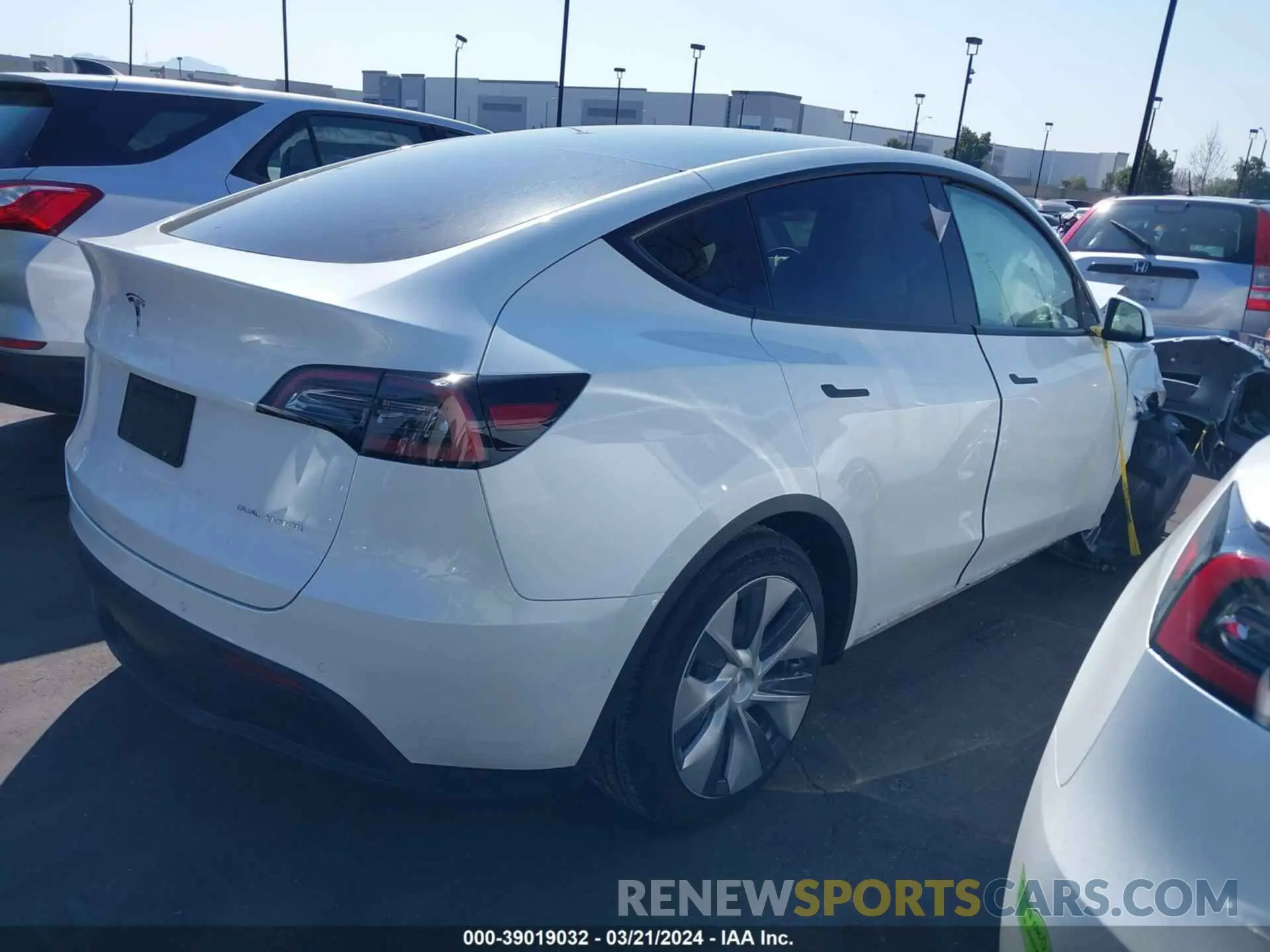 4 Photograph of a damaged car 7SAYGDEE6NF413675 TESLA MODEL Y 2022