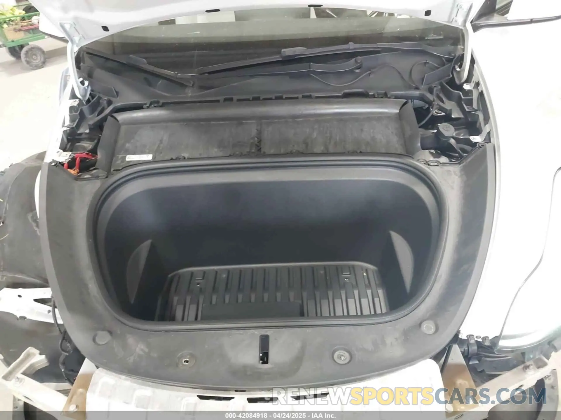 10 Photograph of a damaged car 7SAYGDEE6NF445753 TESLA MODEL Y 2022