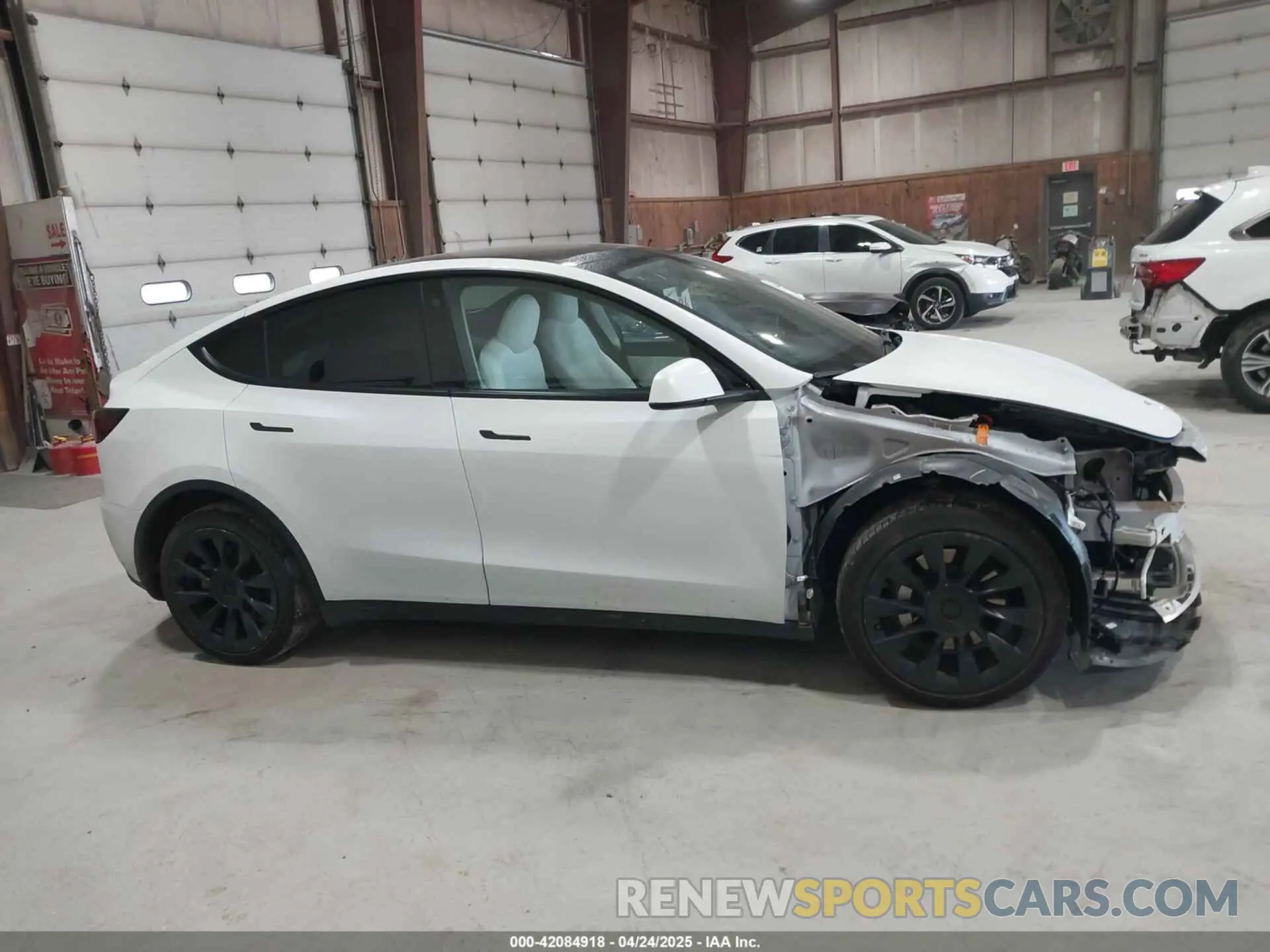 13 Photograph of a damaged car 7SAYGDEE6NF445753 TESLA MODEL Y 2022