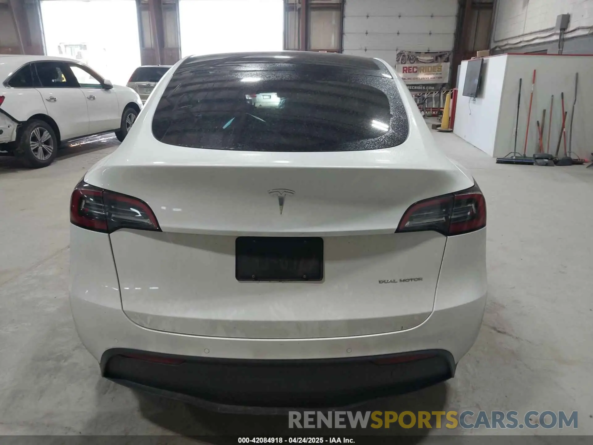 16 Photograph of a damaged car 7SAYGDEE6NF445753 TESLA MODEL Y 2022