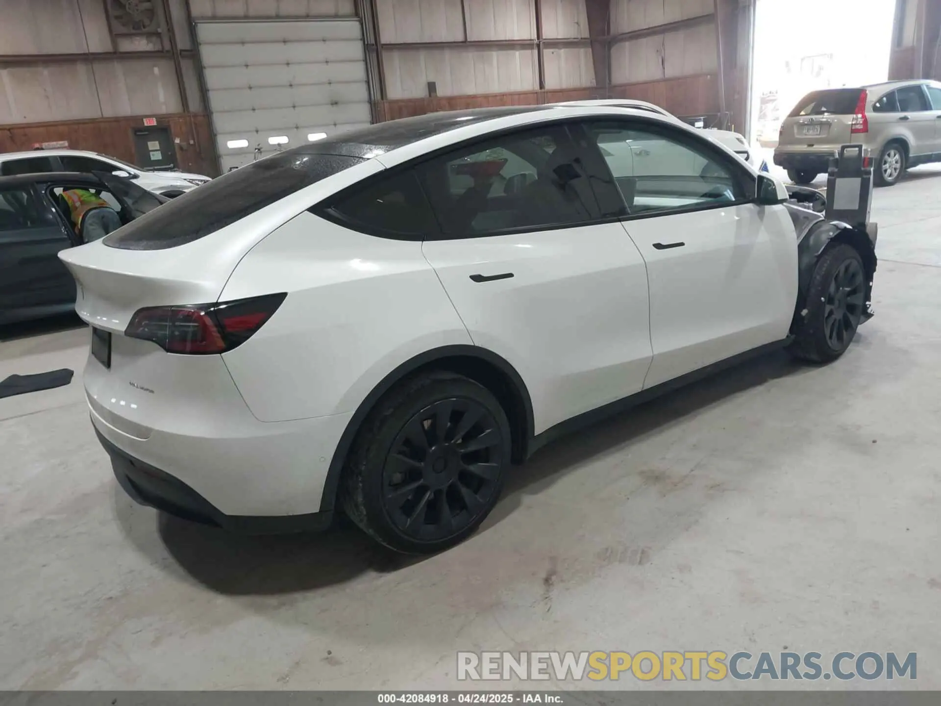 4 Photograph of a damaged car 7SAYGDEE6NF445753 TESLA MODEL Y 2022