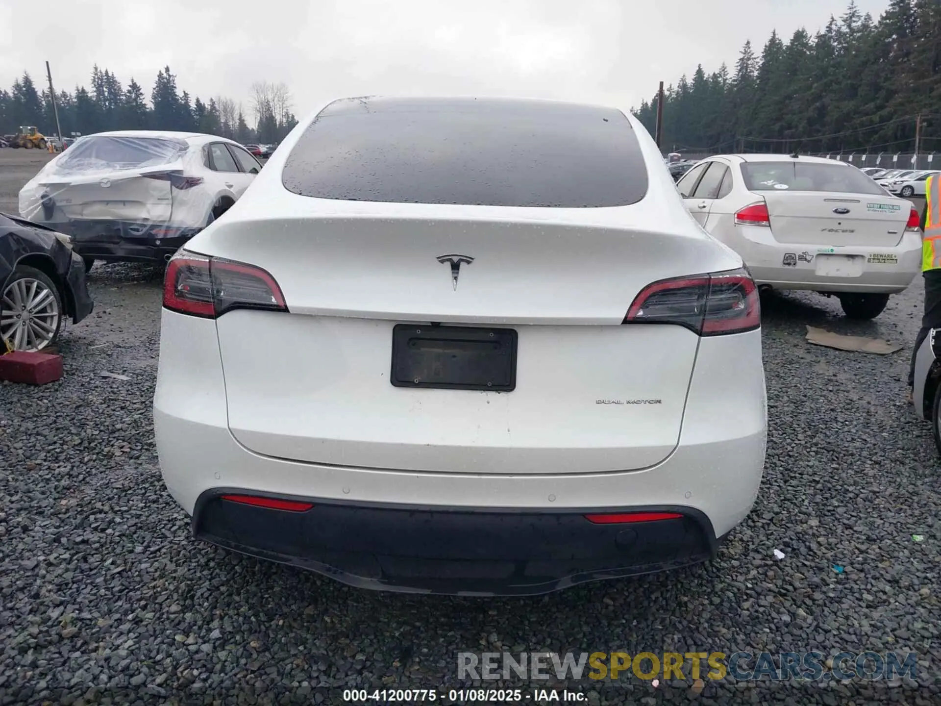 17 Photograph of a damaged car 7SAYGDEE6NF451259 TESLA MODEL Y 2022