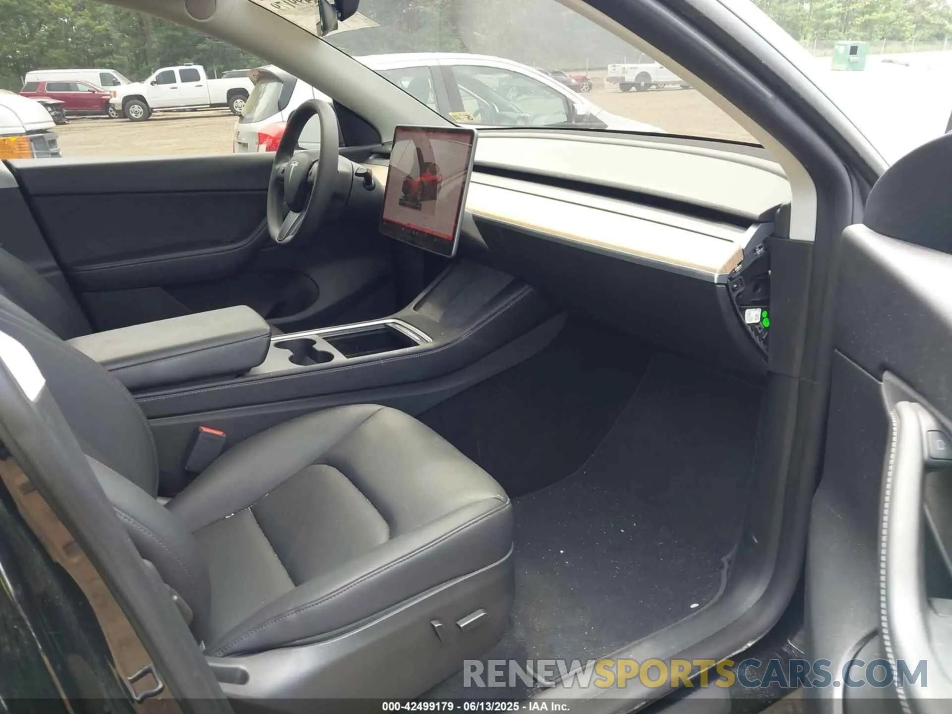 5 Photograph of a damaged car 7SAYGDEE7NA005151 TESLA MODEL Y 2022