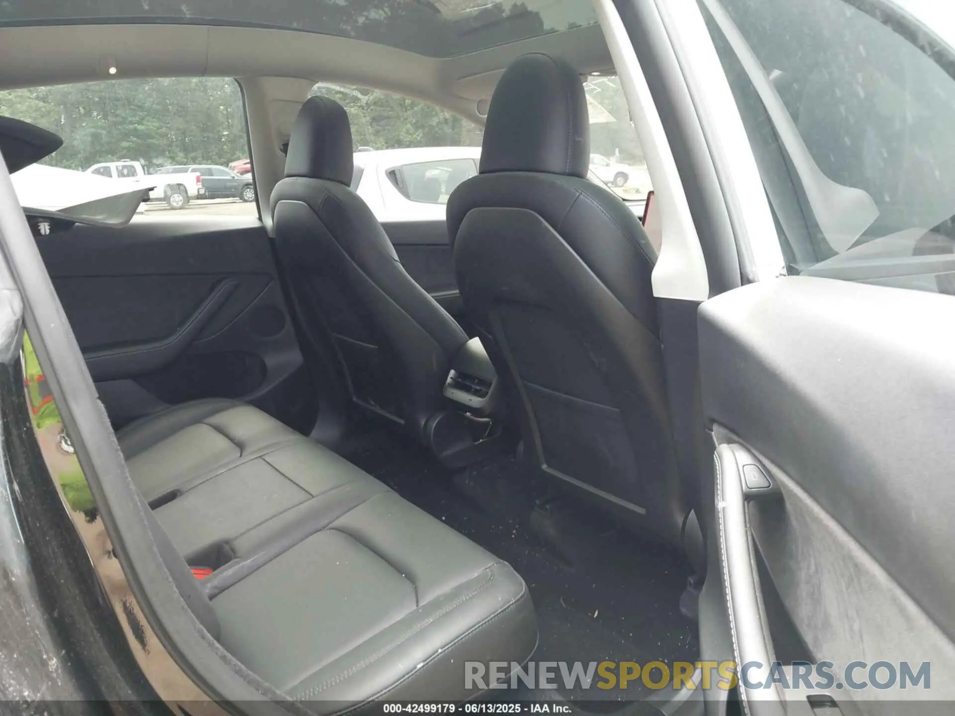 8 Photograph of a damaged car 7SAYGDEE7NA005151 TESLA MODEL Y 2022