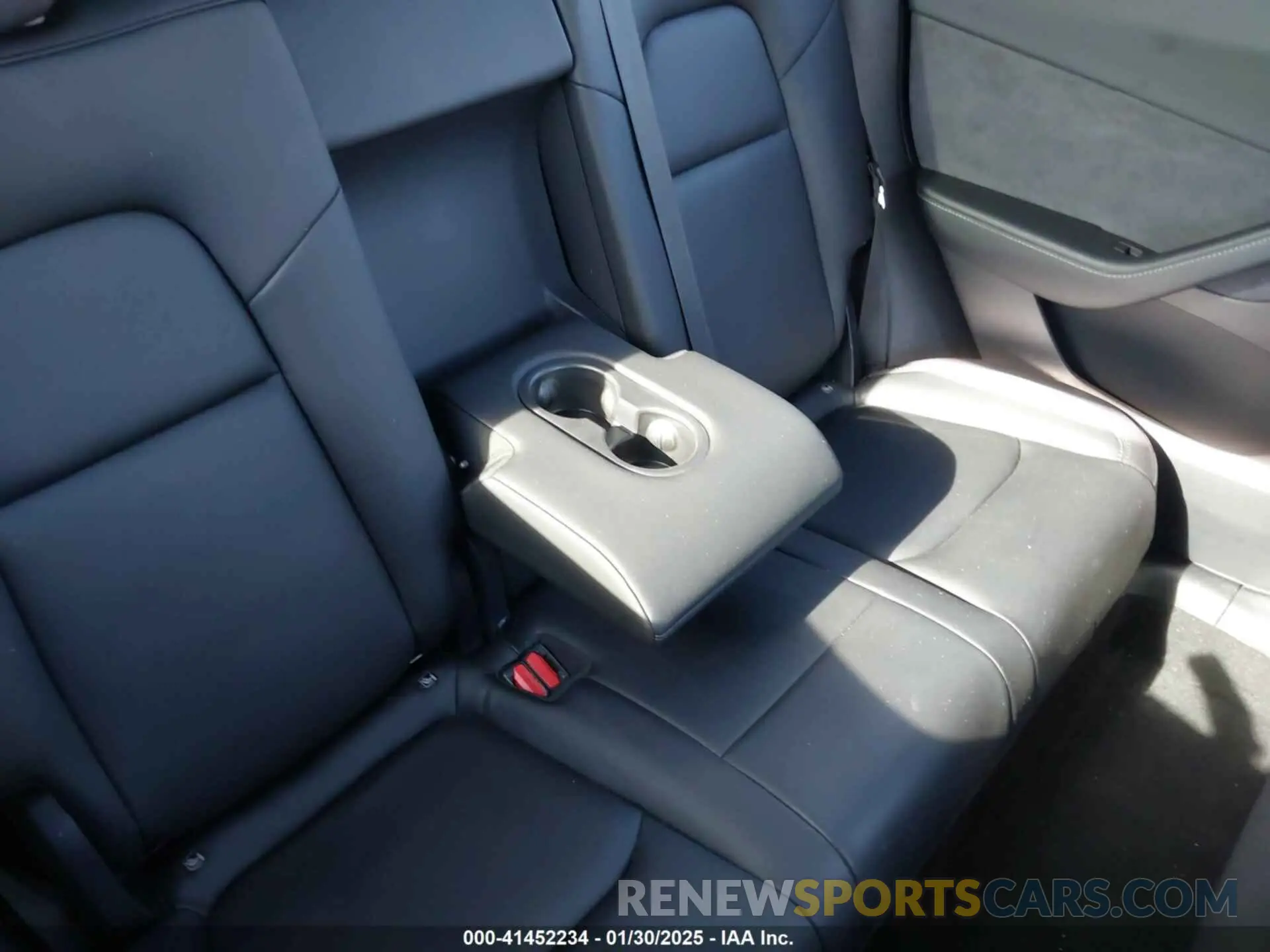8 Photograph of a damaged car 7SAYGDEE7NF316856 TESLA MODEL Y 2022