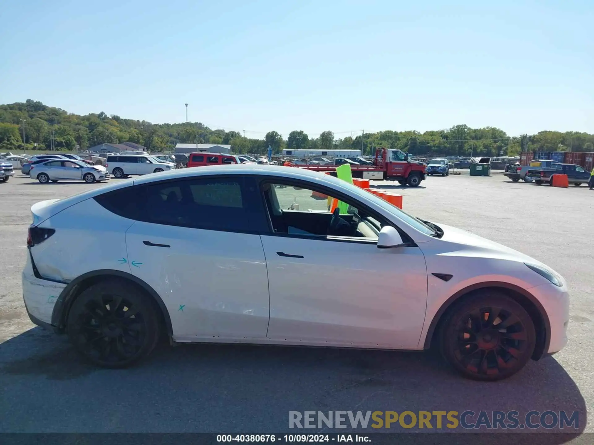 13 Photograph of a damaged car 7SAYGDEE7NF413880 TESLA MODEL Y 2022