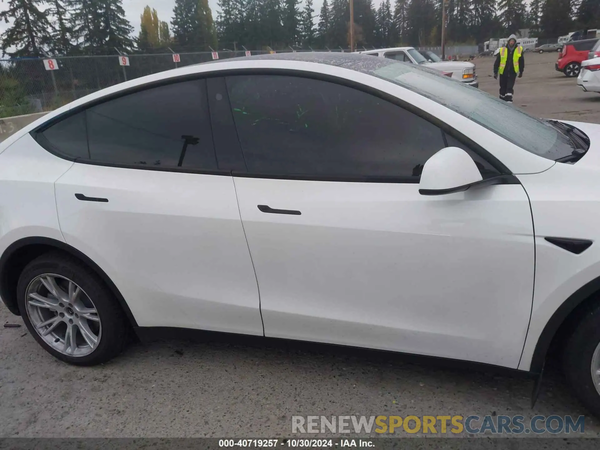 13 Photograph of a damaged car 7SAYGDEE7NF443770 TESLA MODEL Y 2022