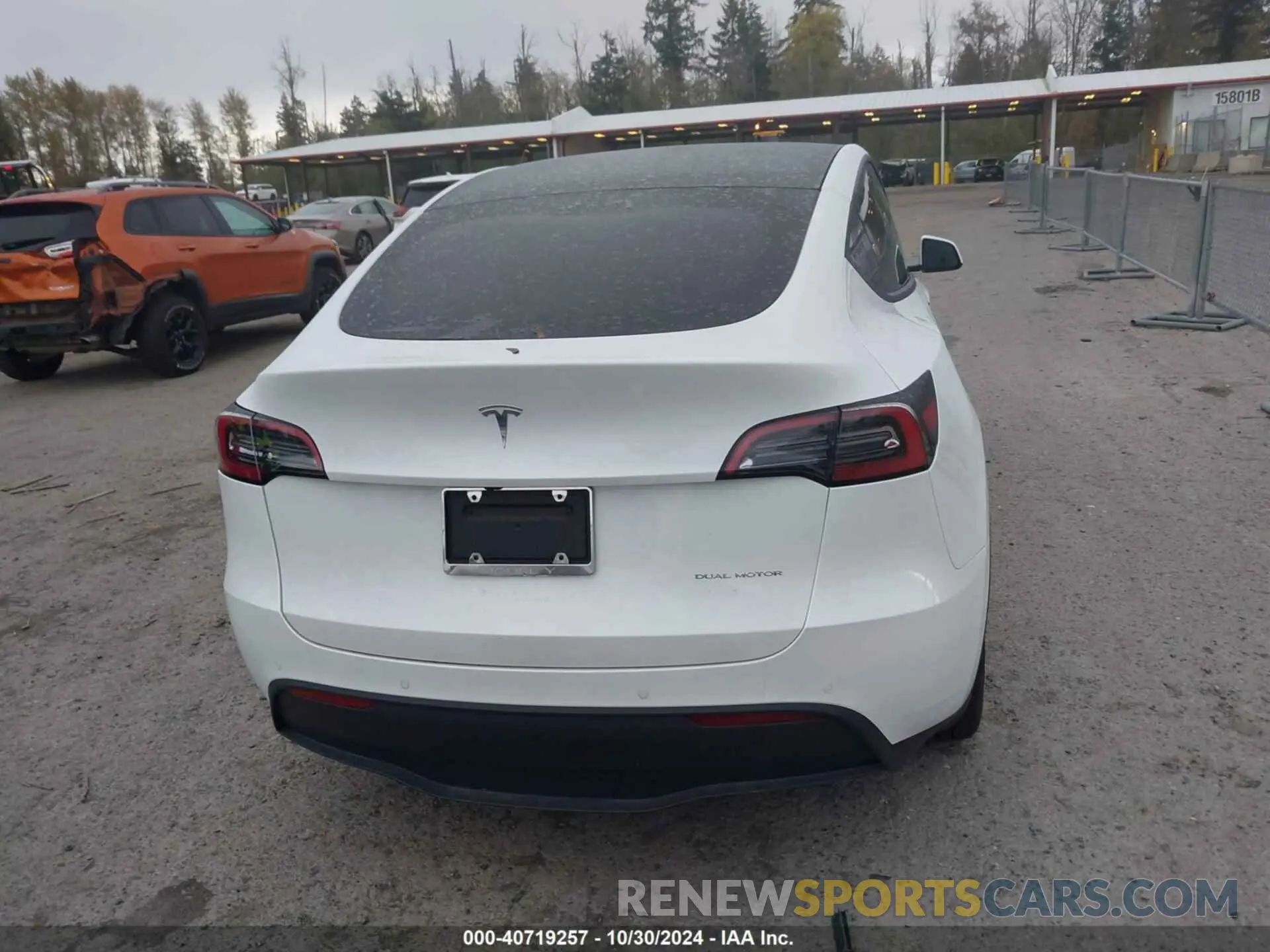 16 Photograph of a damaged car 7SAYGDEE7NF443770 TESLA MODEL Y 2022