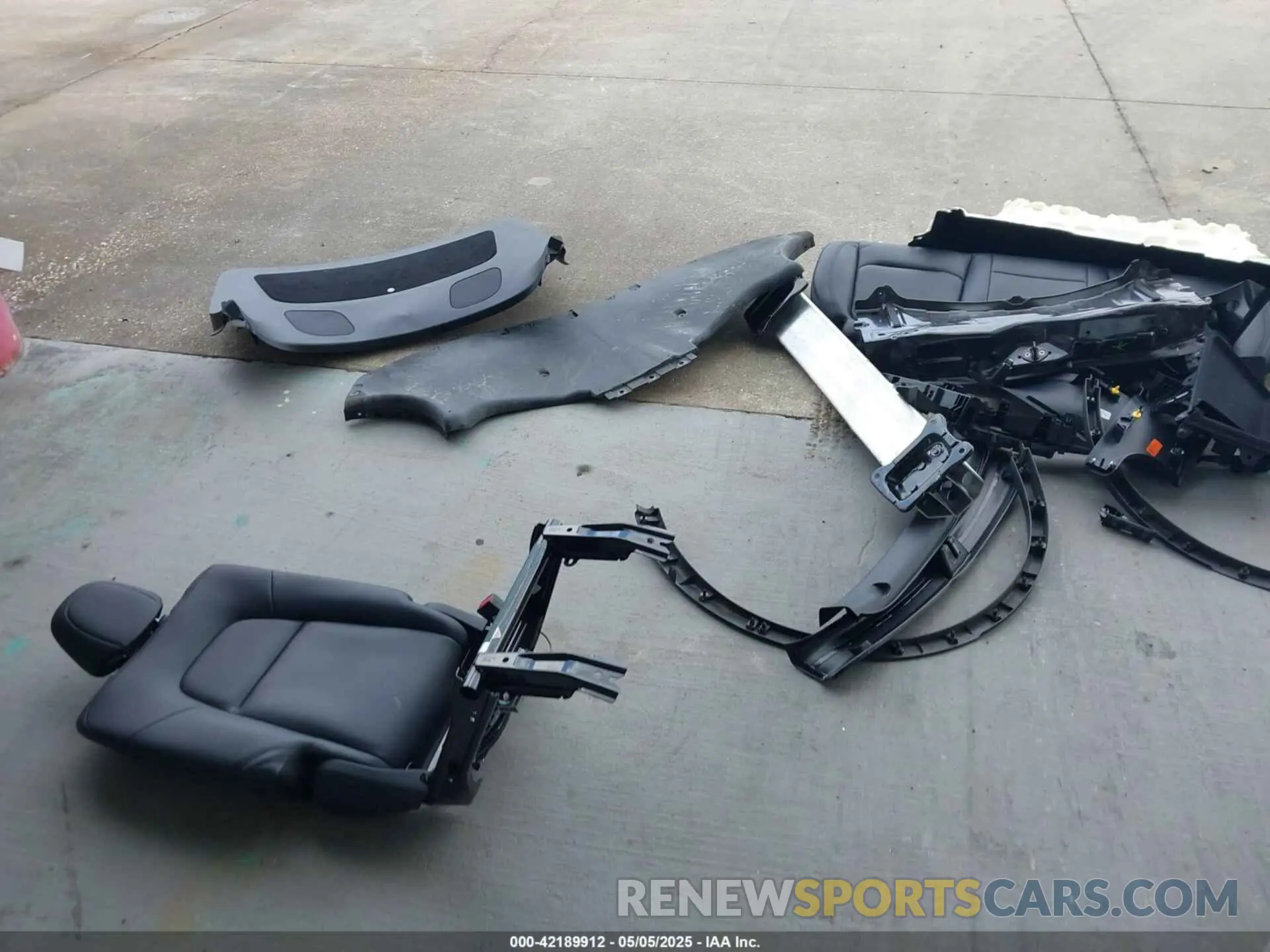 12 Photograph of a damaged car 7SAYGDEE7NF460942 TESLA MODEL Y 2022