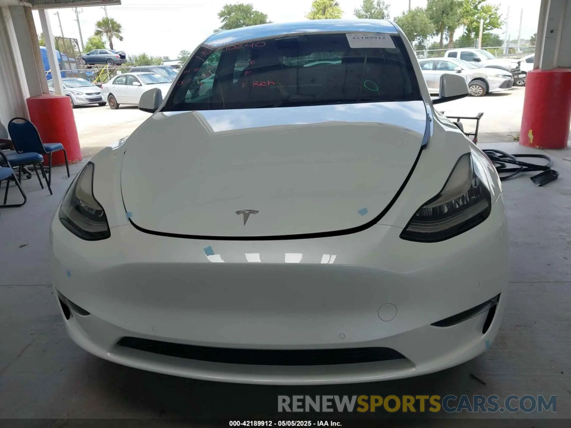 13 Photograph of a damaged car 7SAYGDEE7NF460942 TESLA MODEL Y 2022