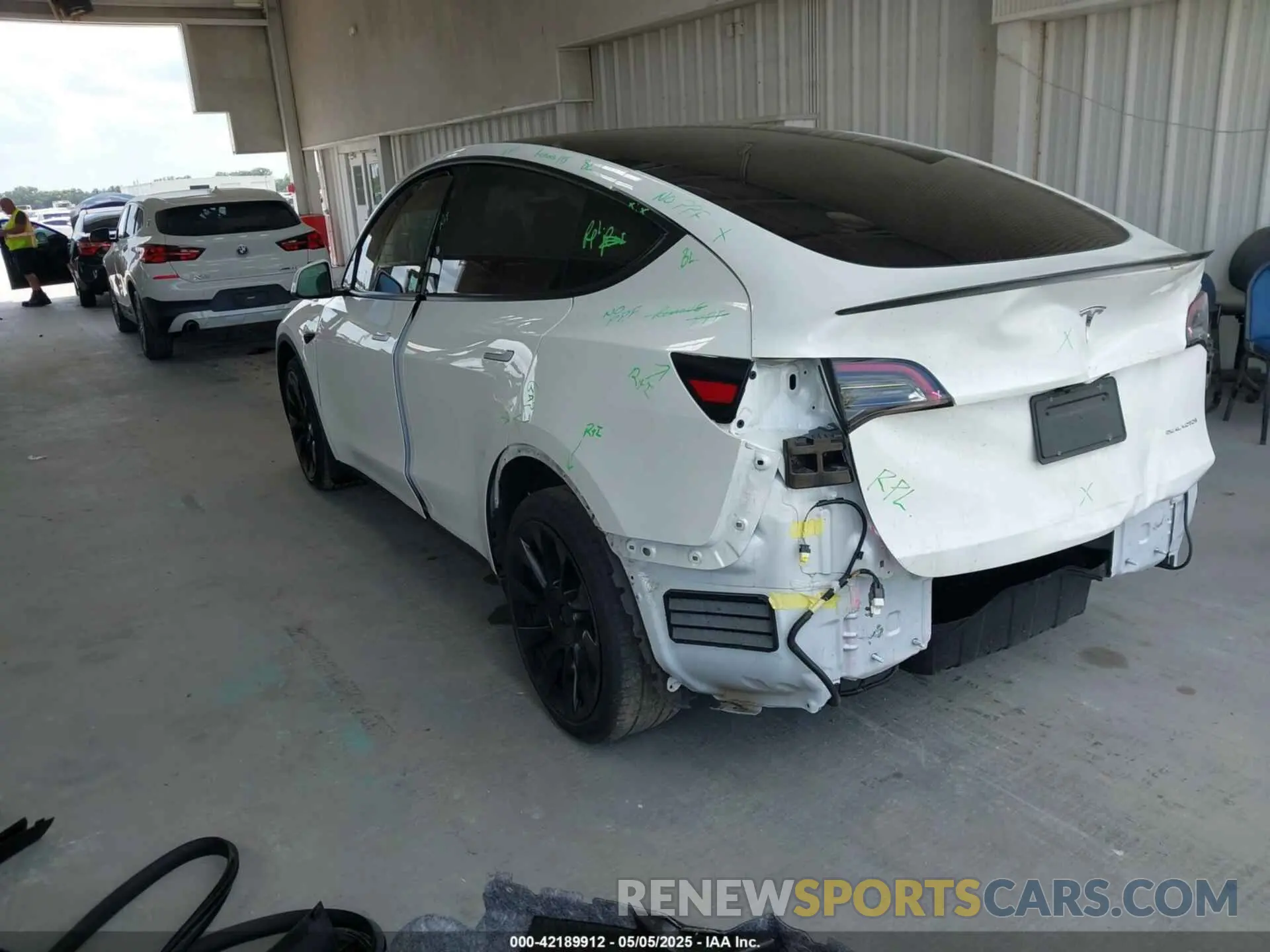 3 Photograph of a damaged car 7SAYGDEE7NF460942 TESLA MODEL Y 2022