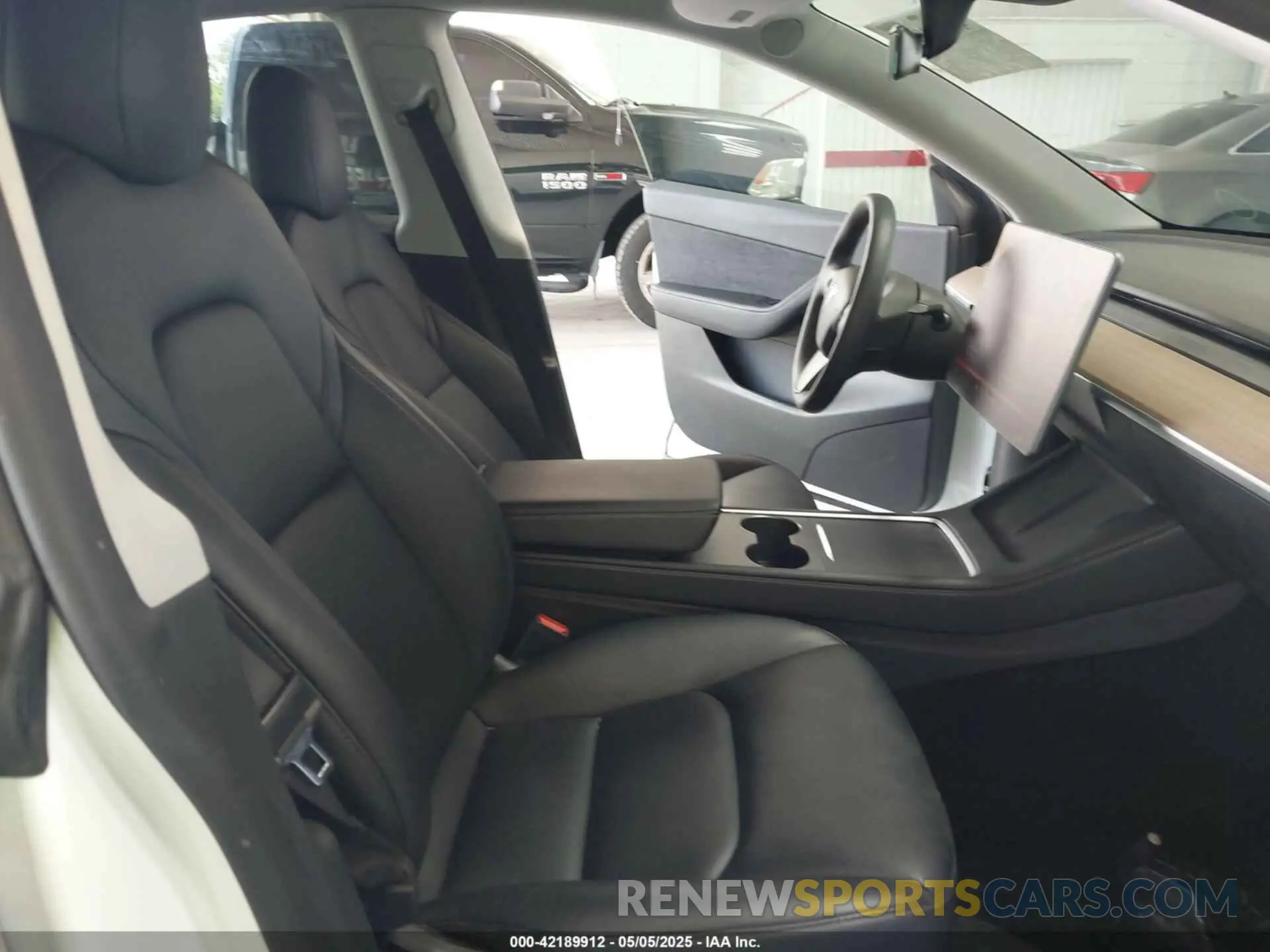 5 Photograph of a damaged car 7SAYGDEE7NF460942 TESLA MODEL Y 2022
