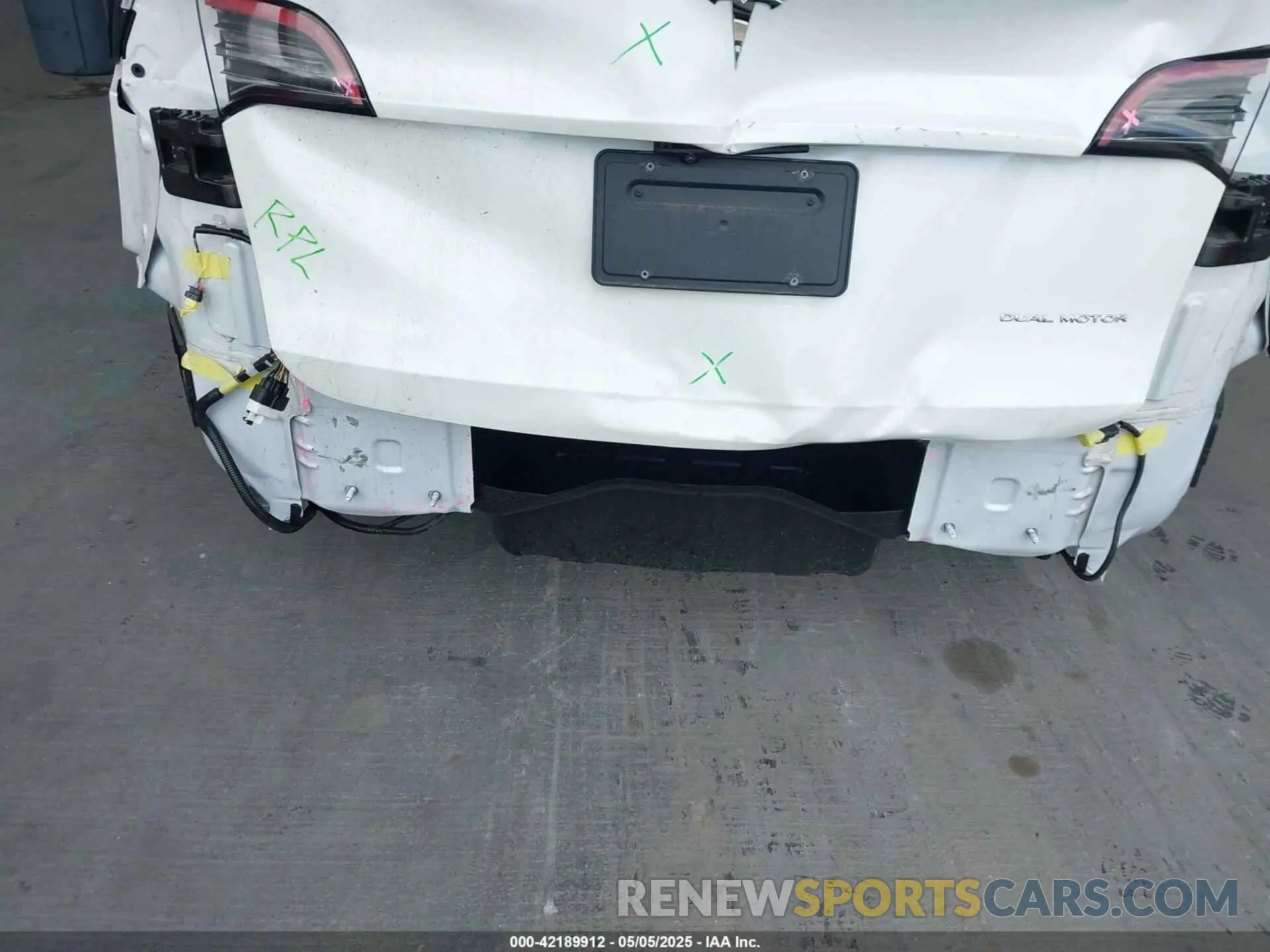 6 Photograph of a damaged car 7SAYGDEE7NF460942 TESLA MODEL Y 2022