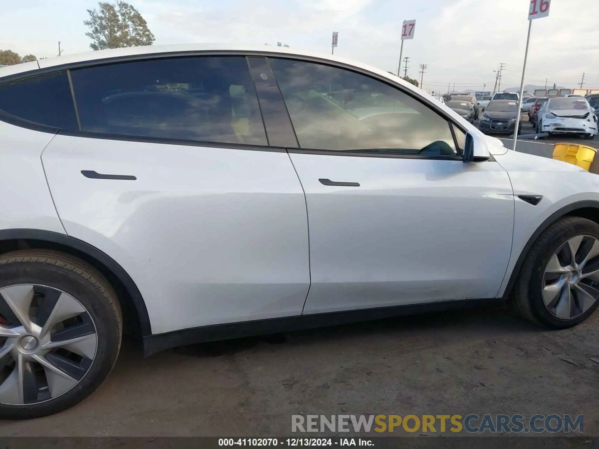 13 Фотография поврежденного автомобиля 7SAYGDEE7NF511646 TESLA MODEL Y 2022