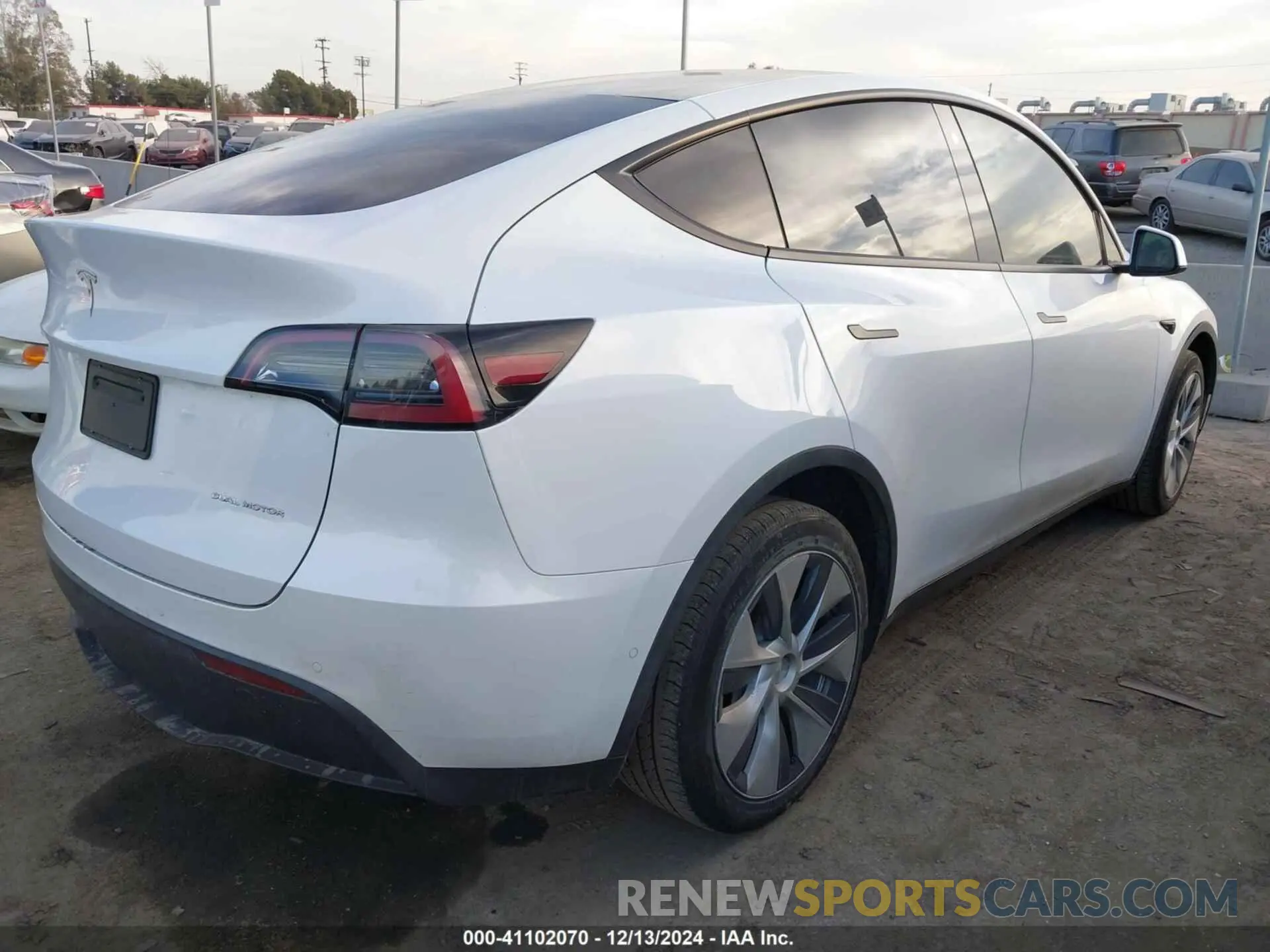 4 Фотография поврежденного автомобиля 7SAYGDEE7NF511646 TESLA MODEL Y 2022