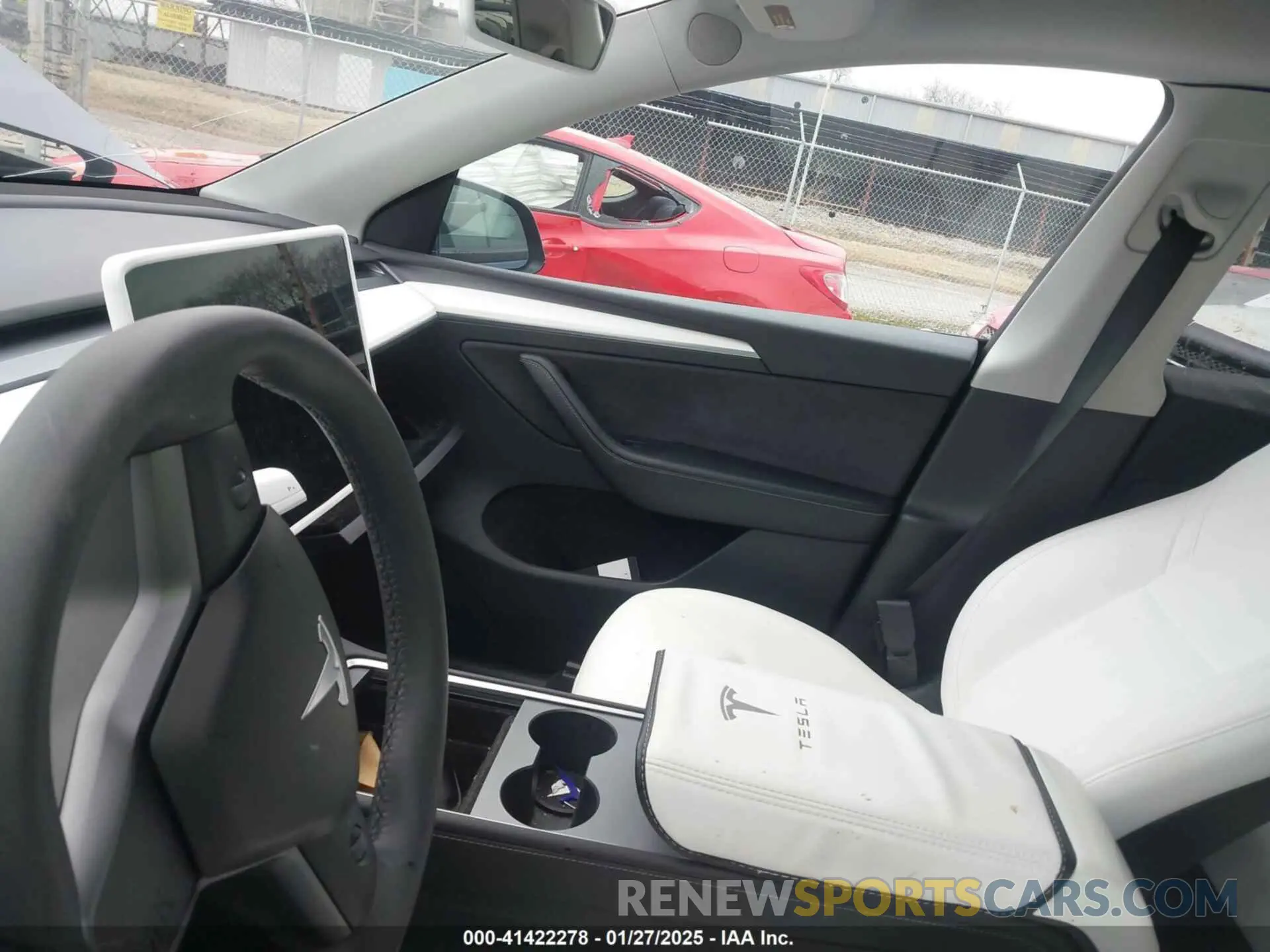 18 Photograph of a damaged car 7SAYGDEE7NF563035 TESLA MODEL Y 2022