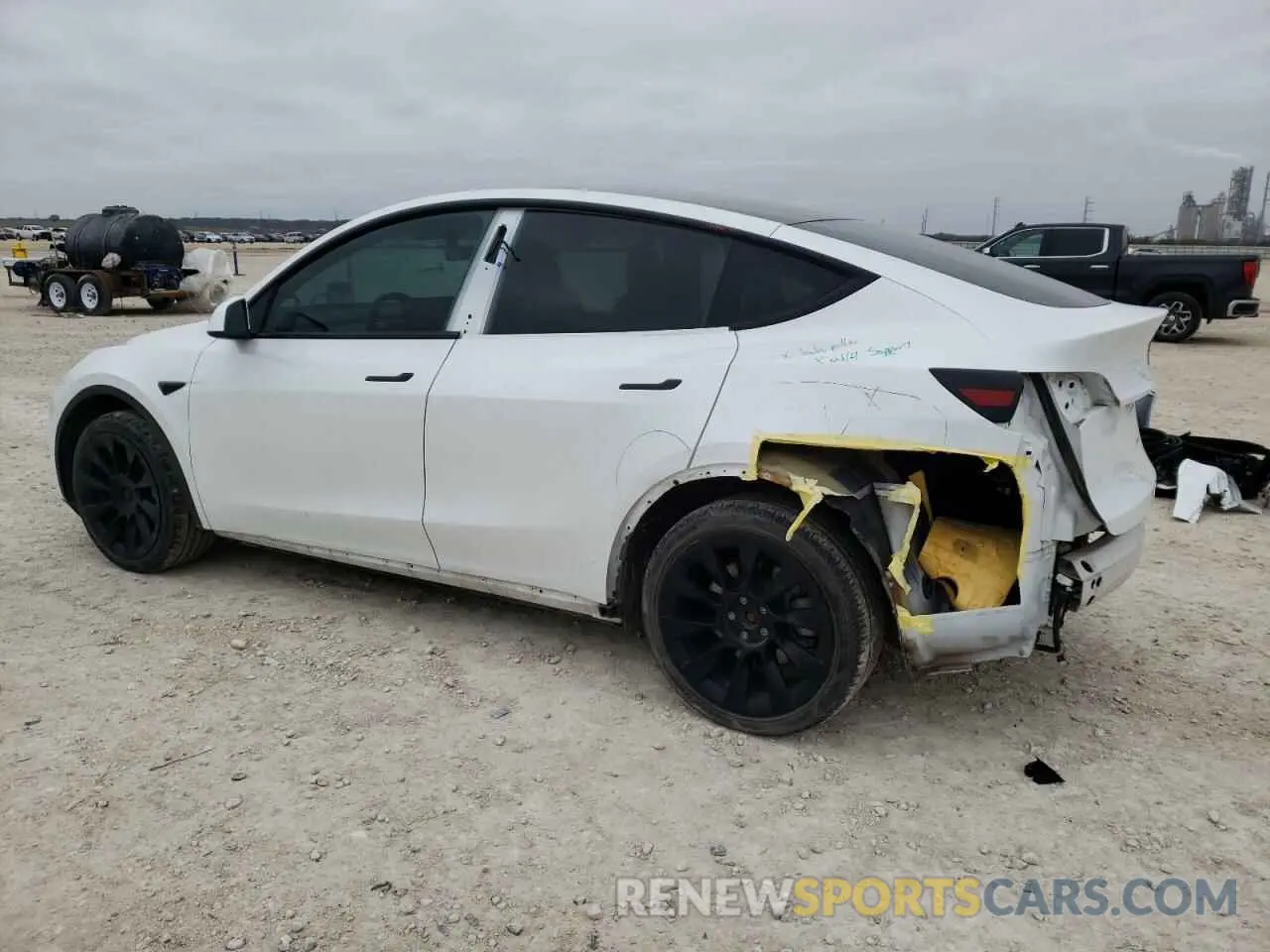 2 Photograph of a damaged car 7SAYGDEE8NA000900 TESLA MODEL Y 2022