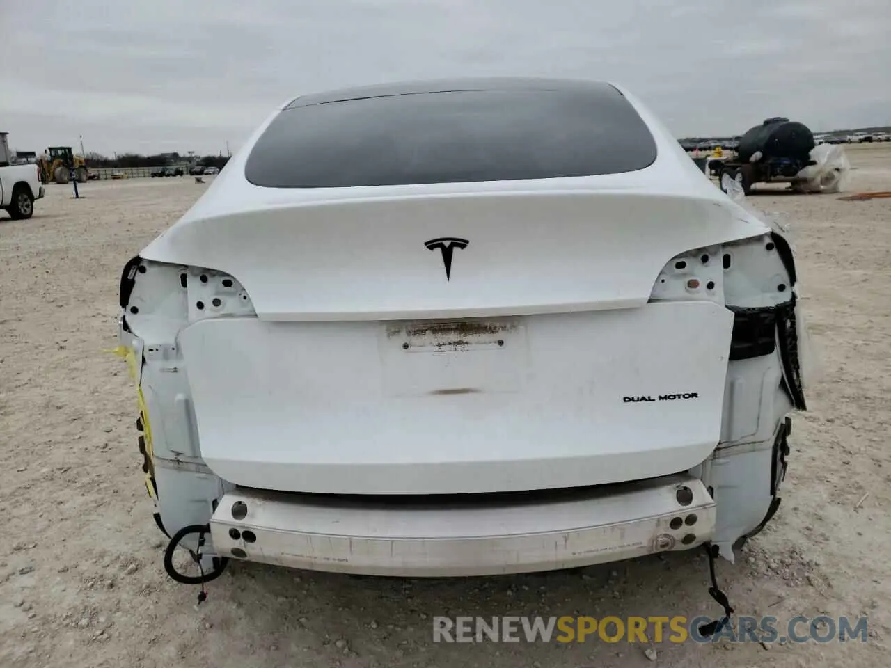 6 Photograph of a damaged car 7SAYGDEE8NA000900 TESLA MODEL Y 2022