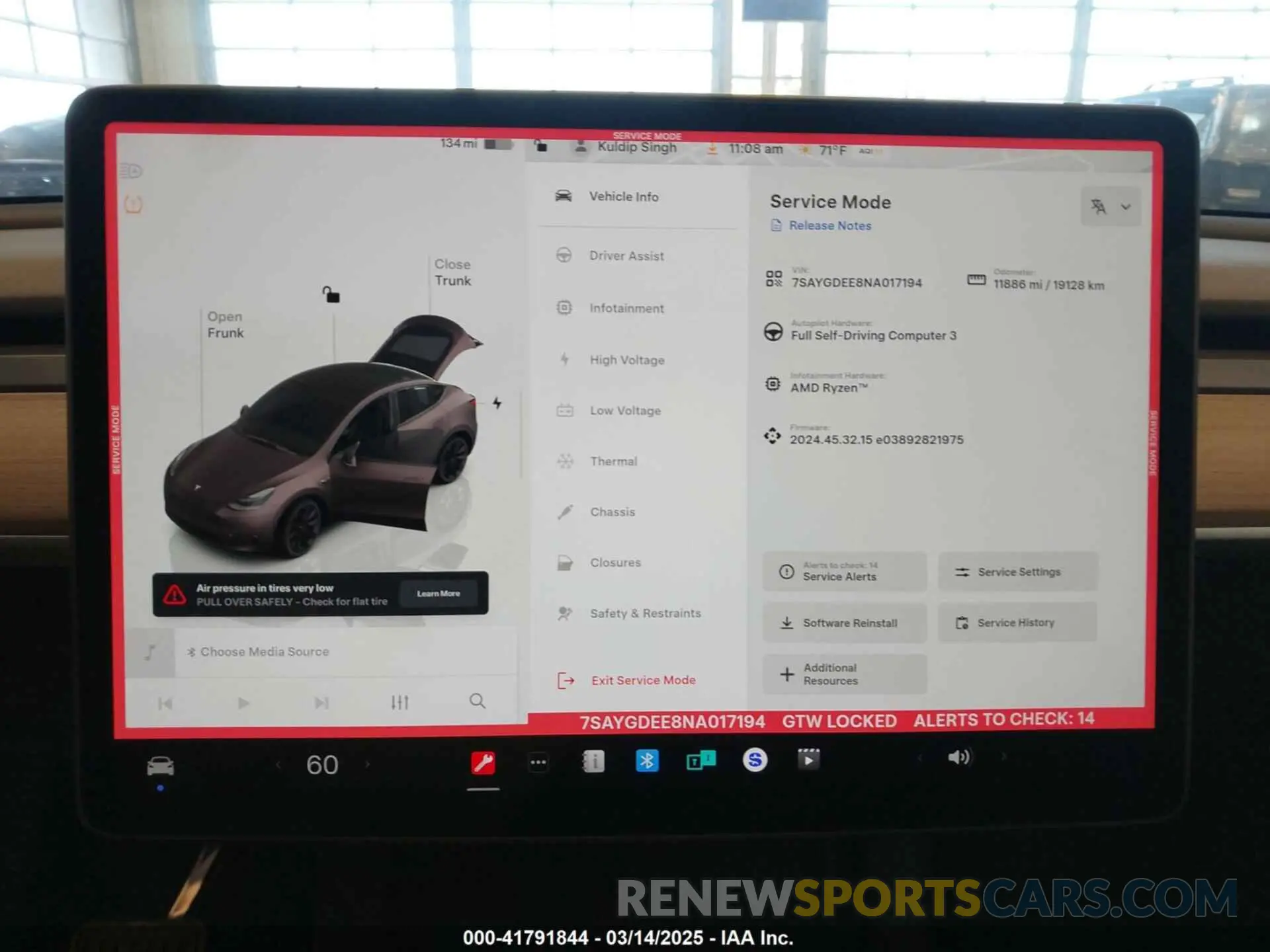 19 Photograph of a damaged car 7SAYGDEE8NA017194 TESLA MODEL Y 2022