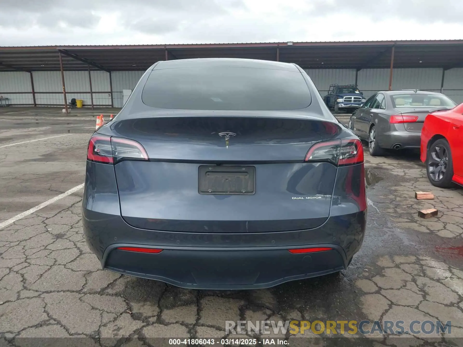 17 Photograph of a damaged car 7SAYGDEE8NF317482 TESLA MODEL Y 2022