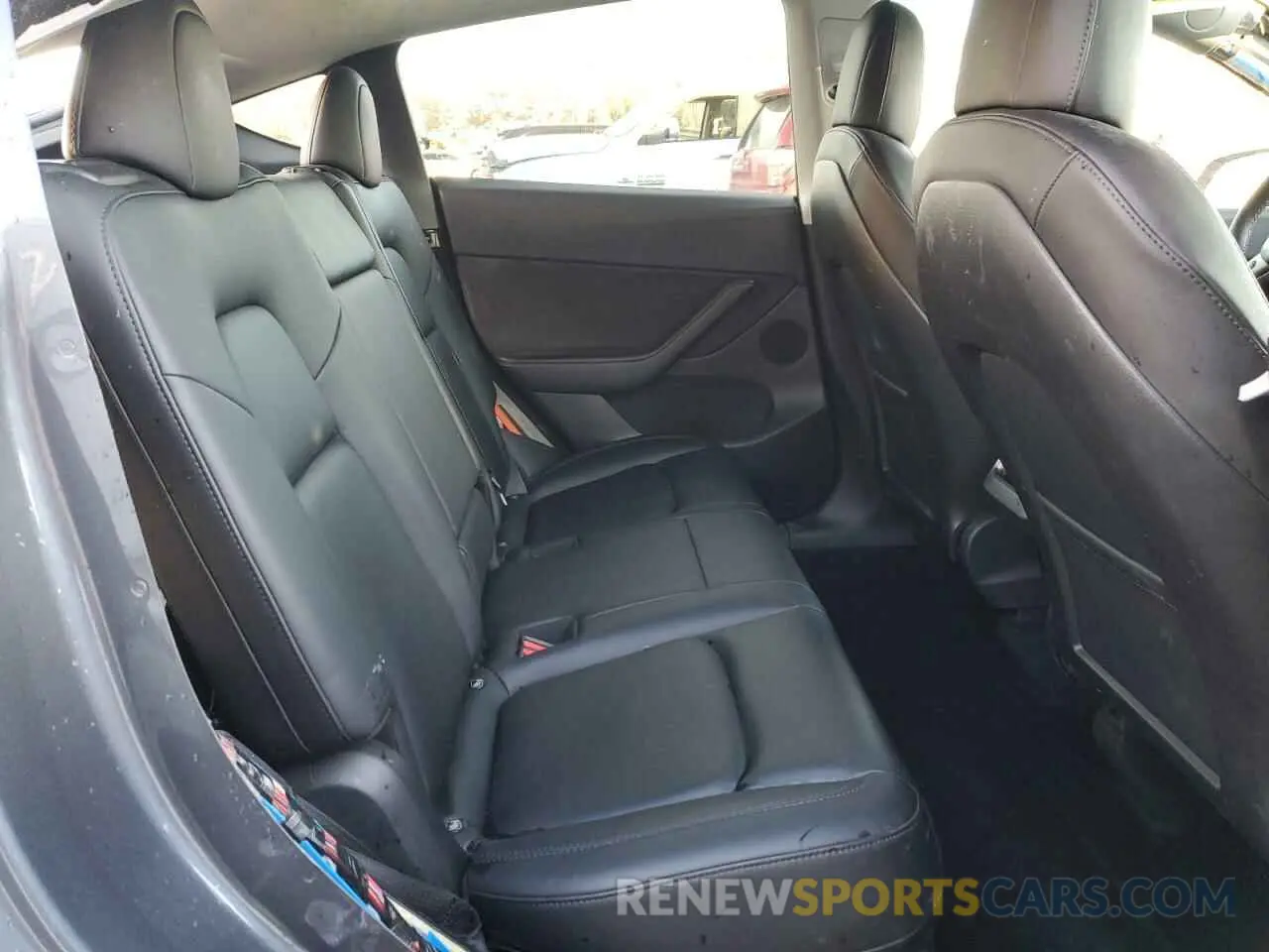 10 Photograph of a damaged car 7SAYGDEE8NF370733 TESLA MODEL Y 2022
