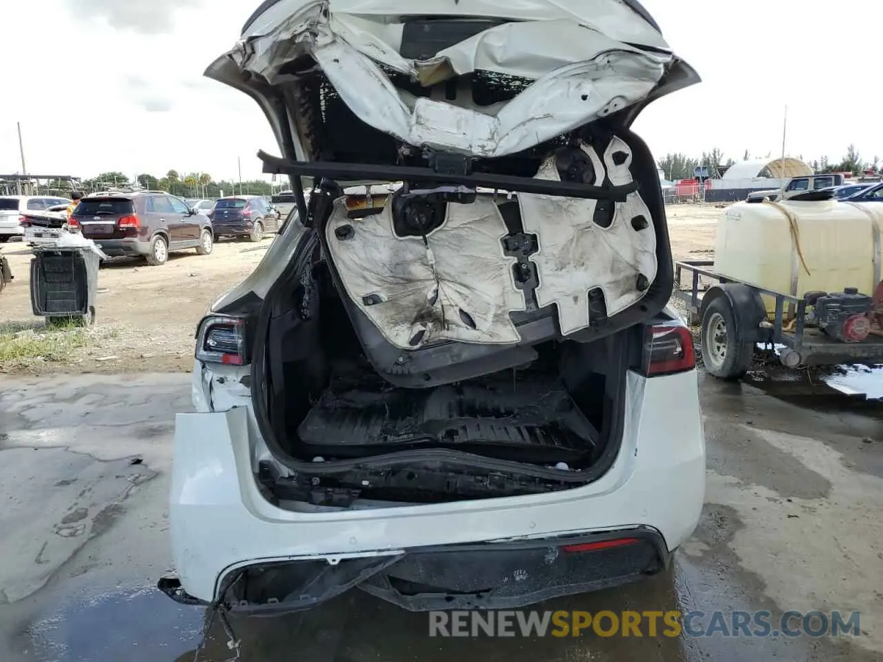6 Photograph of a damaged car 7SAYGDEE8NF433622 TESLA MODEL Y 2022