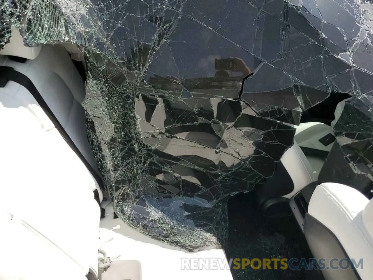 10 Photograph of a damaged car 7SAYGDEE8NF447410 TESLA MODEL Y 2022