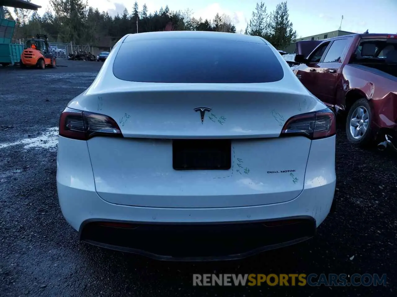6 Photograph of a damaged car 7SAYGDEE8NF468452 TESLA MODEL Y 2022