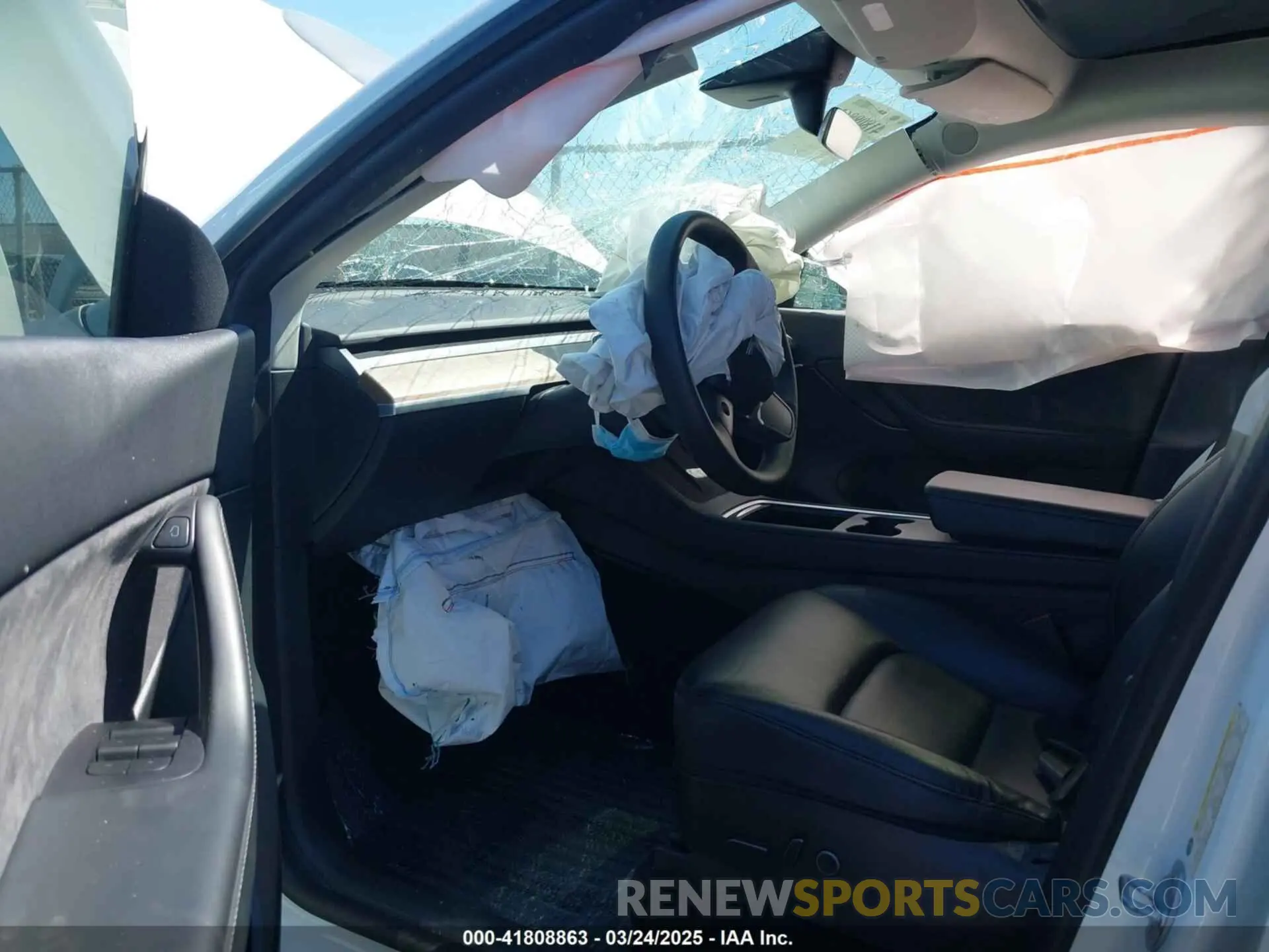 18 Photograph of a damaged car 7SAYGDEE8NF480939 TESLA MODEL Y 2022
