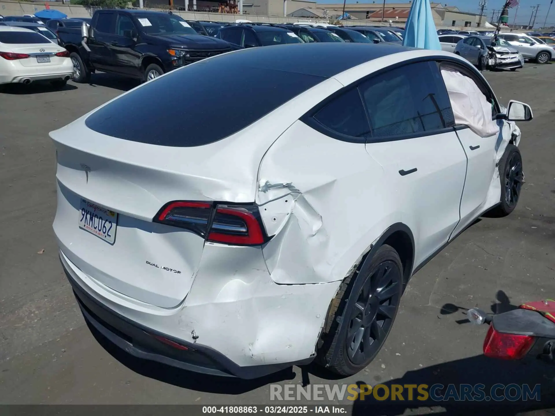 4 Photograph of a damaged car 7SAYGDEE8NF480939 TESLA MODEL Y 2022