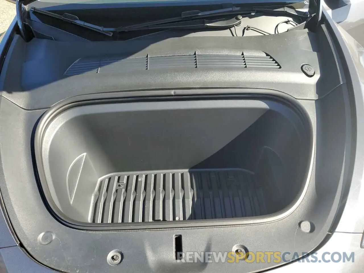 11 Photograph of a damaged car 7SAYGDEE8NF518847 TESLA MODEL Y 2022