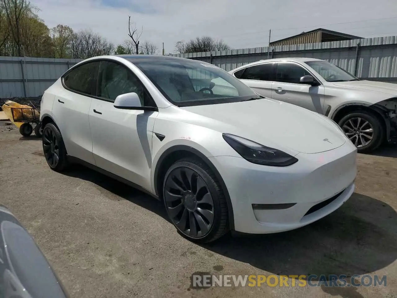 4 Photograph of a damaged car 7SAYGDEE8NF524454 TESLA MODEL Y 2022