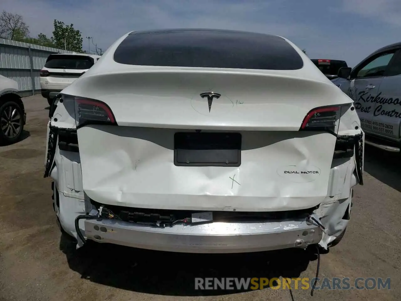 6 Photograph of a damaged car 7SAYGDEE8NF524454 TESLA MODEL Y 2022