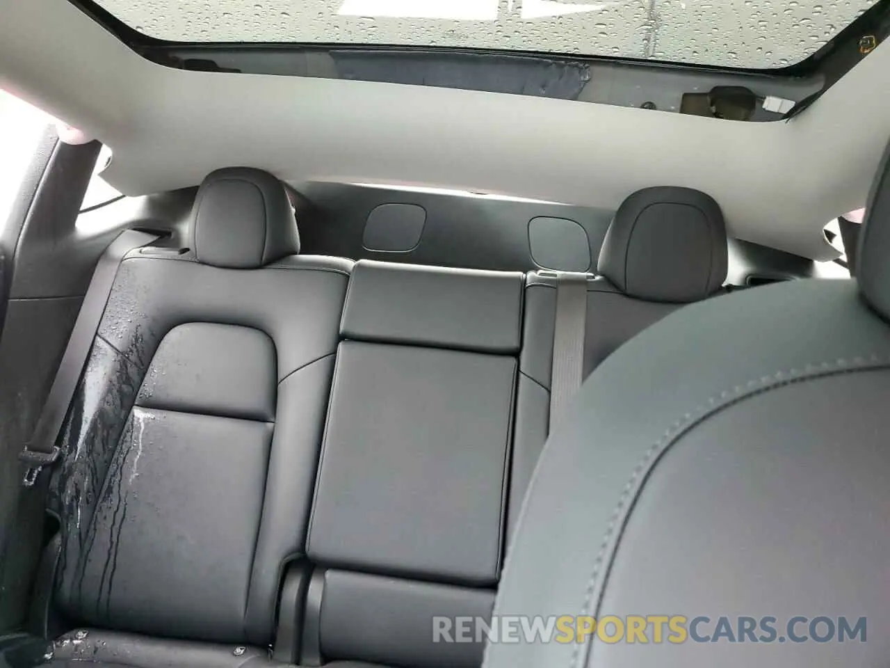 10 Photograph of a damaged car 7SAYGDEE8NF555915 TESLA MODEL Y 2022