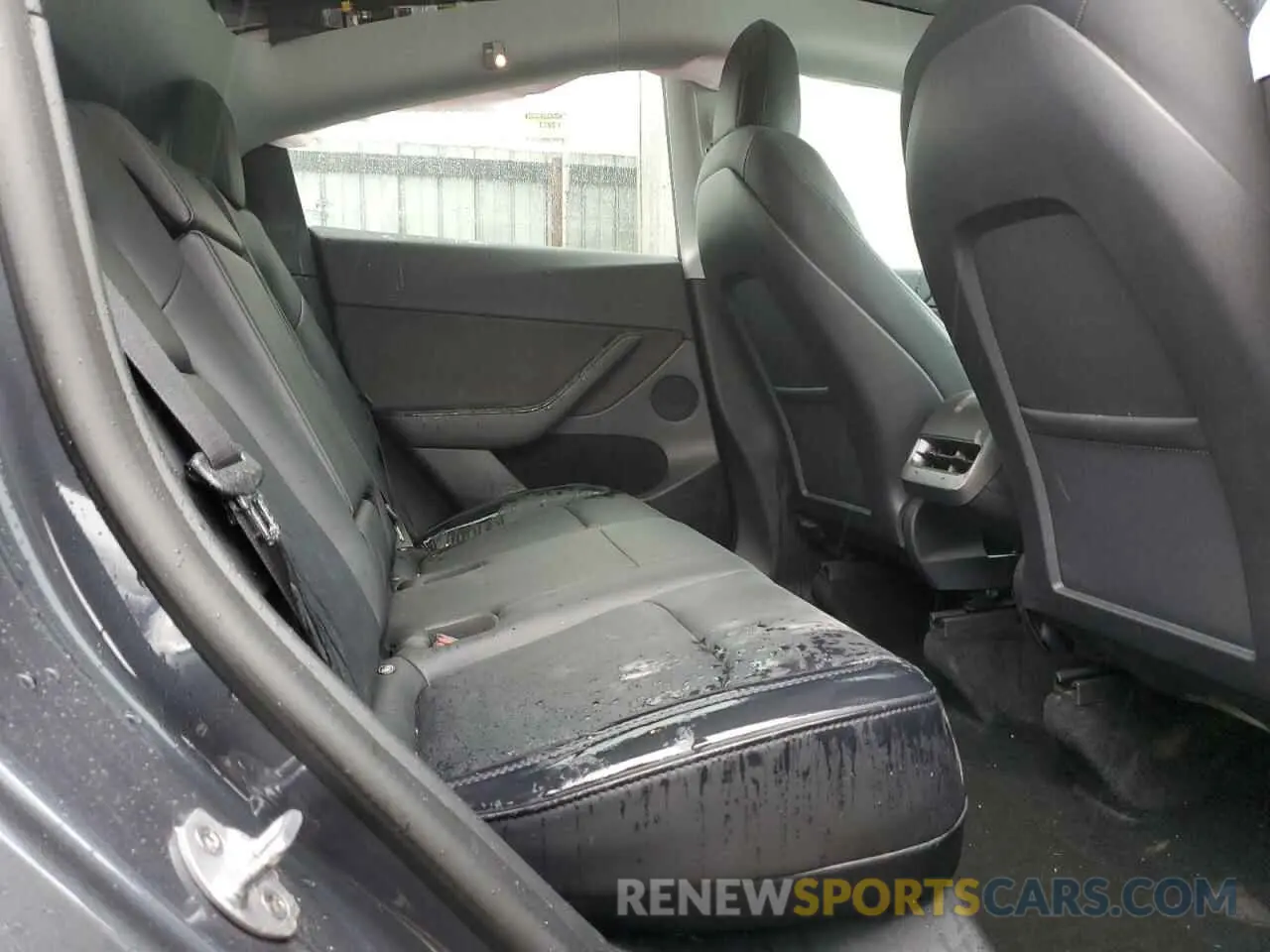 11 Photograph of a damaged car 7SAYGDEE8NF555915 TESLA MODEL Y 2022