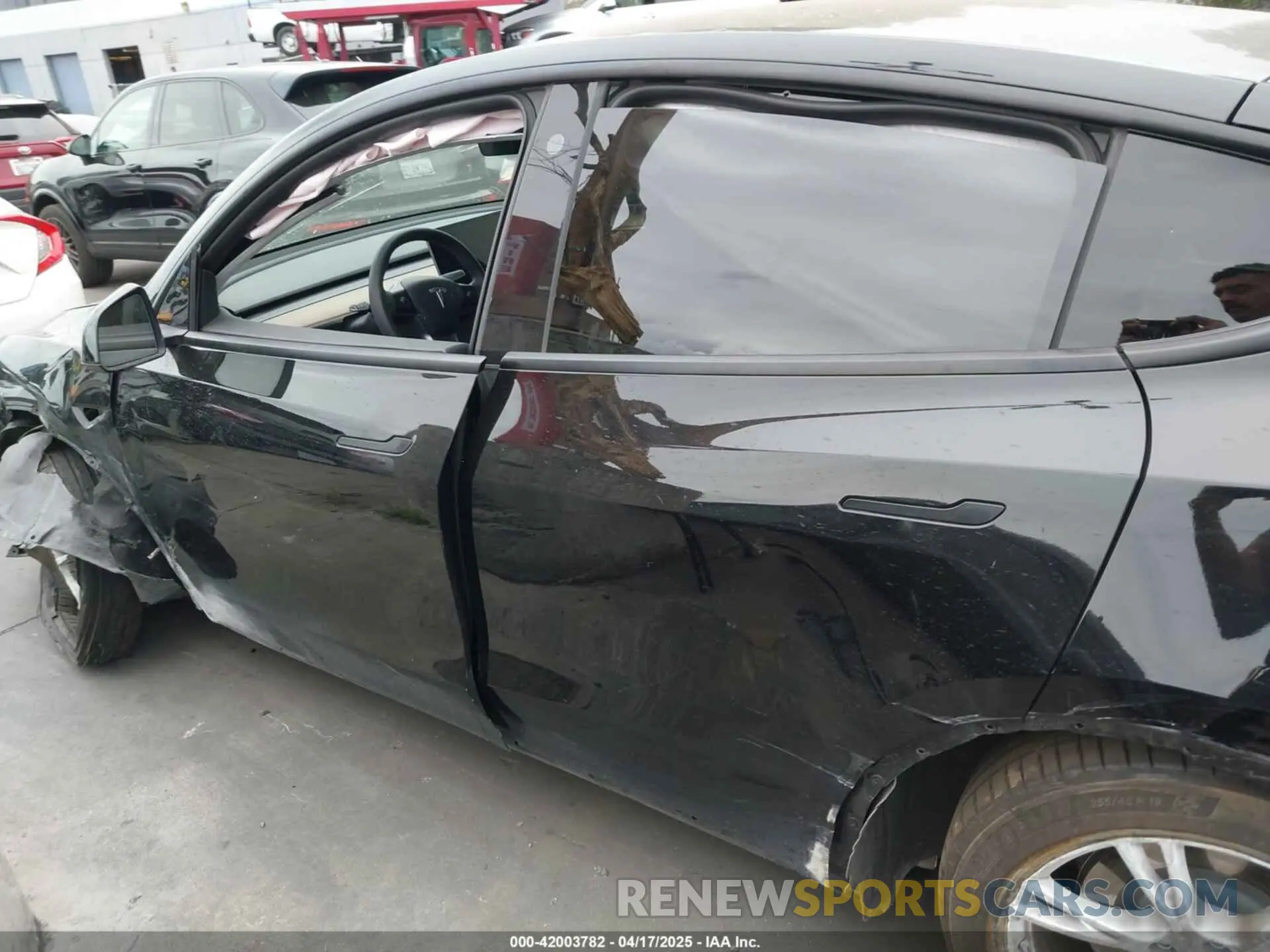 15 Photograph of a damaged car 7SAYGDEE9NA022842 TESLA MODEL Y 2022