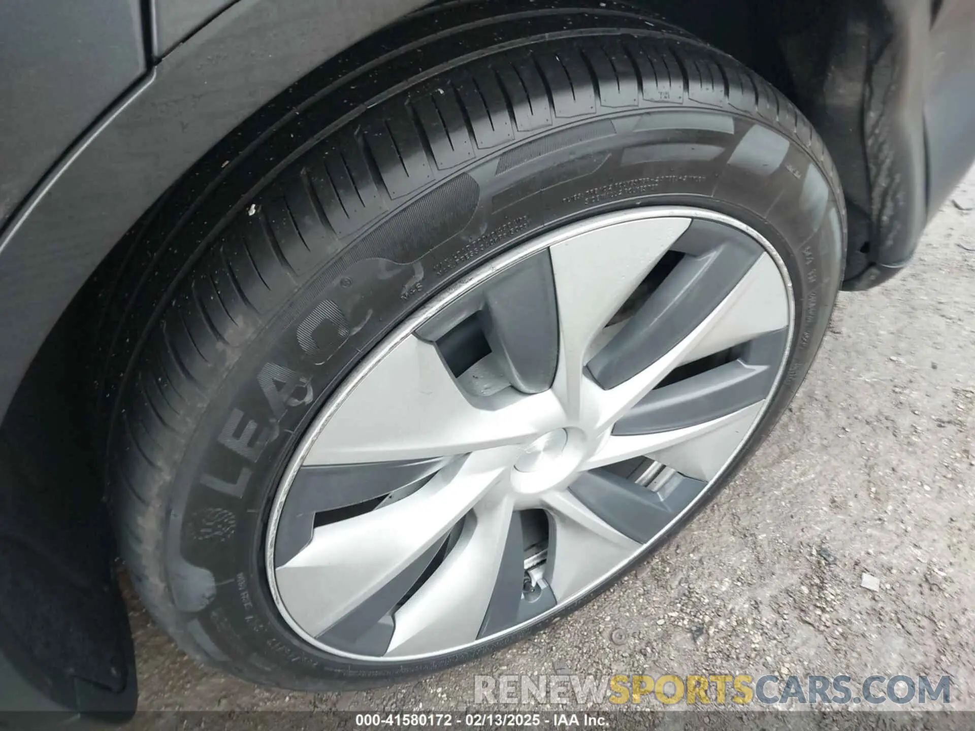 11 Photograph of a damaged car 7SAYGDEE9NF331410 TESLA MODEL Y 2022