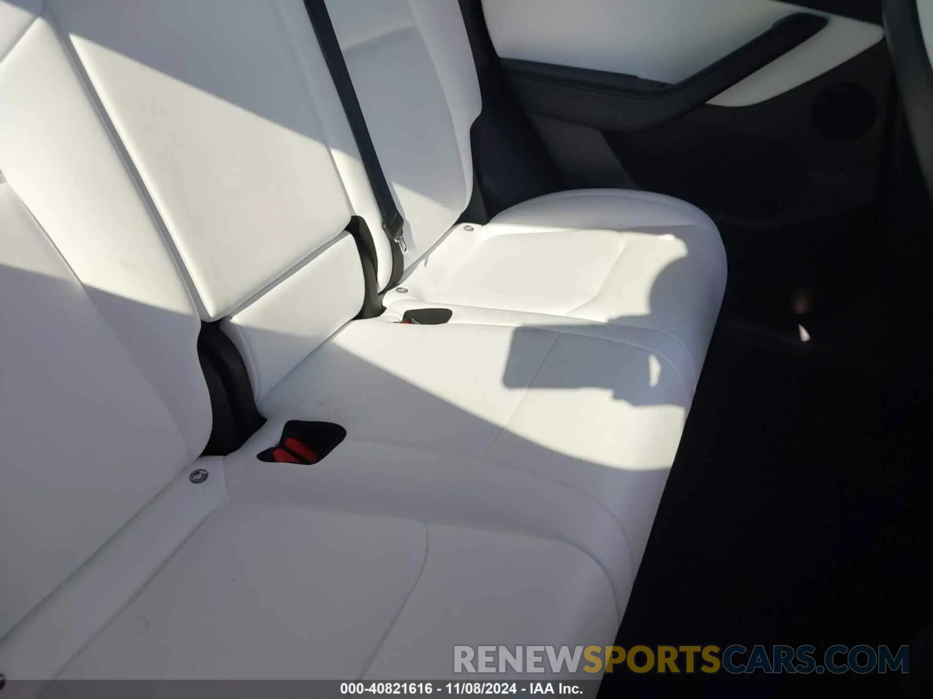 8 Photograph of a damaged car 7SAYGDEE9NF407840 TESLA MODEL Y 2022