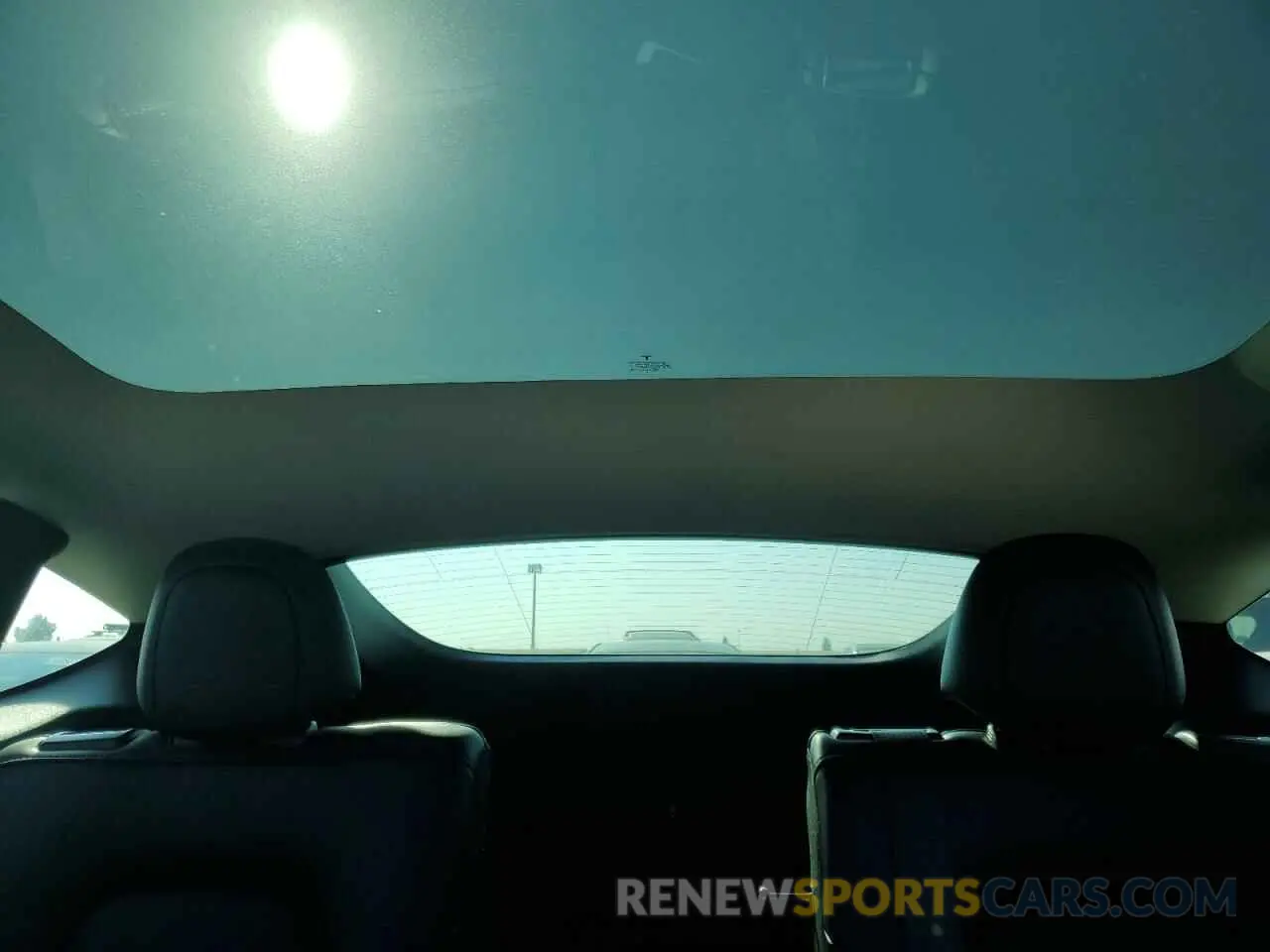 10 Photograph of a damaged car 7SAYGDEE9NF411550 TESLA MODEL Y 2022