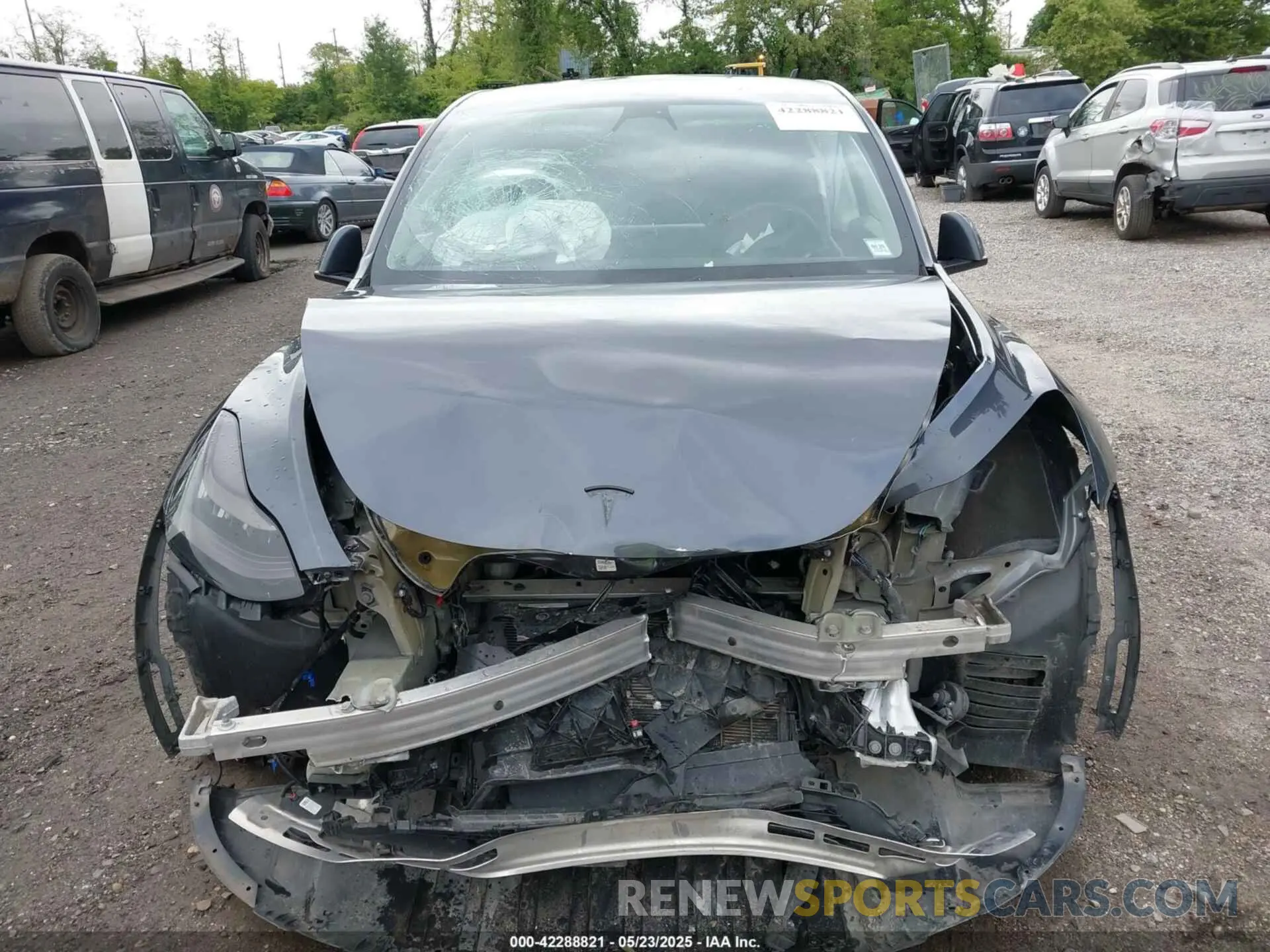 11 Photograph of a damaged car 7SAYGDEE9NF424248 TESLA MODEL Y 2022