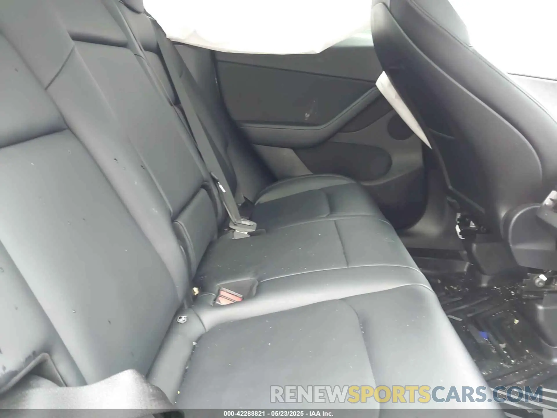 8 Photograph of a damaged car 7SAYGDEE9NF424248 TESLA MODEL Y 2022